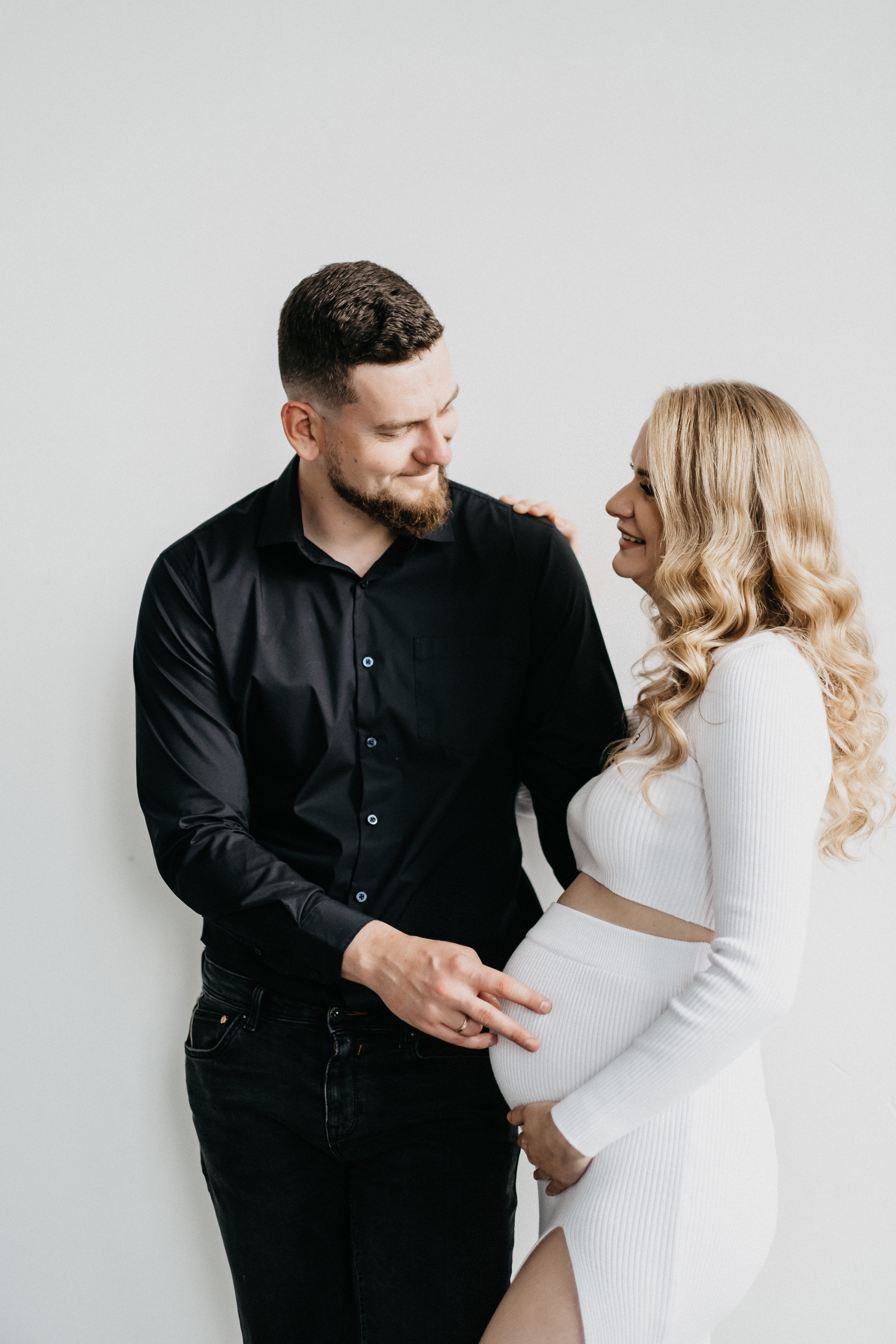 Съемка беременности в студии Волгограда. Свадебный и семейный фотограф в Волгограде Кристина Иванова