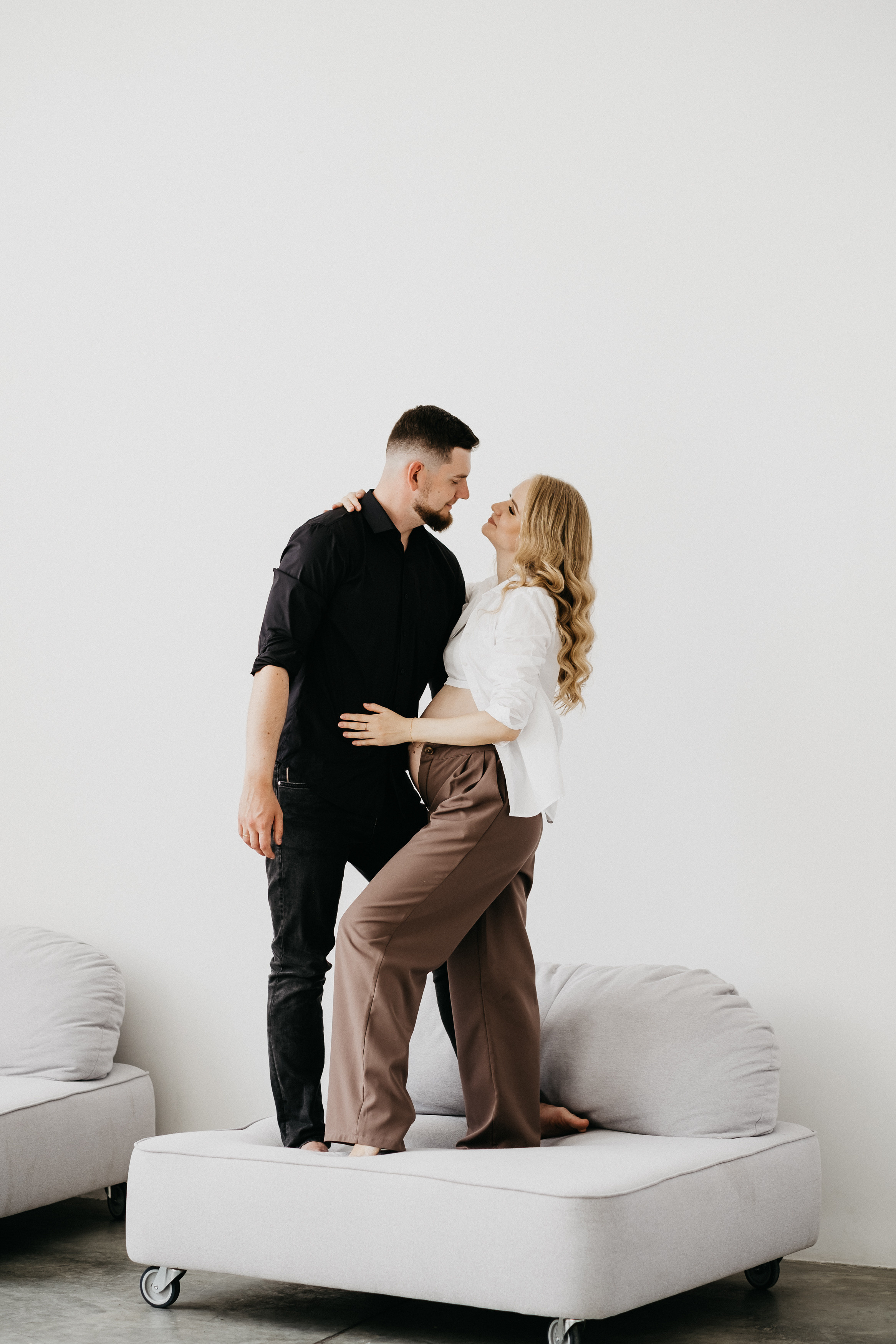 Съемка беременности в студии Волгограда. Свадебный и семейный фотограф в Волгограде Кристина Иванова