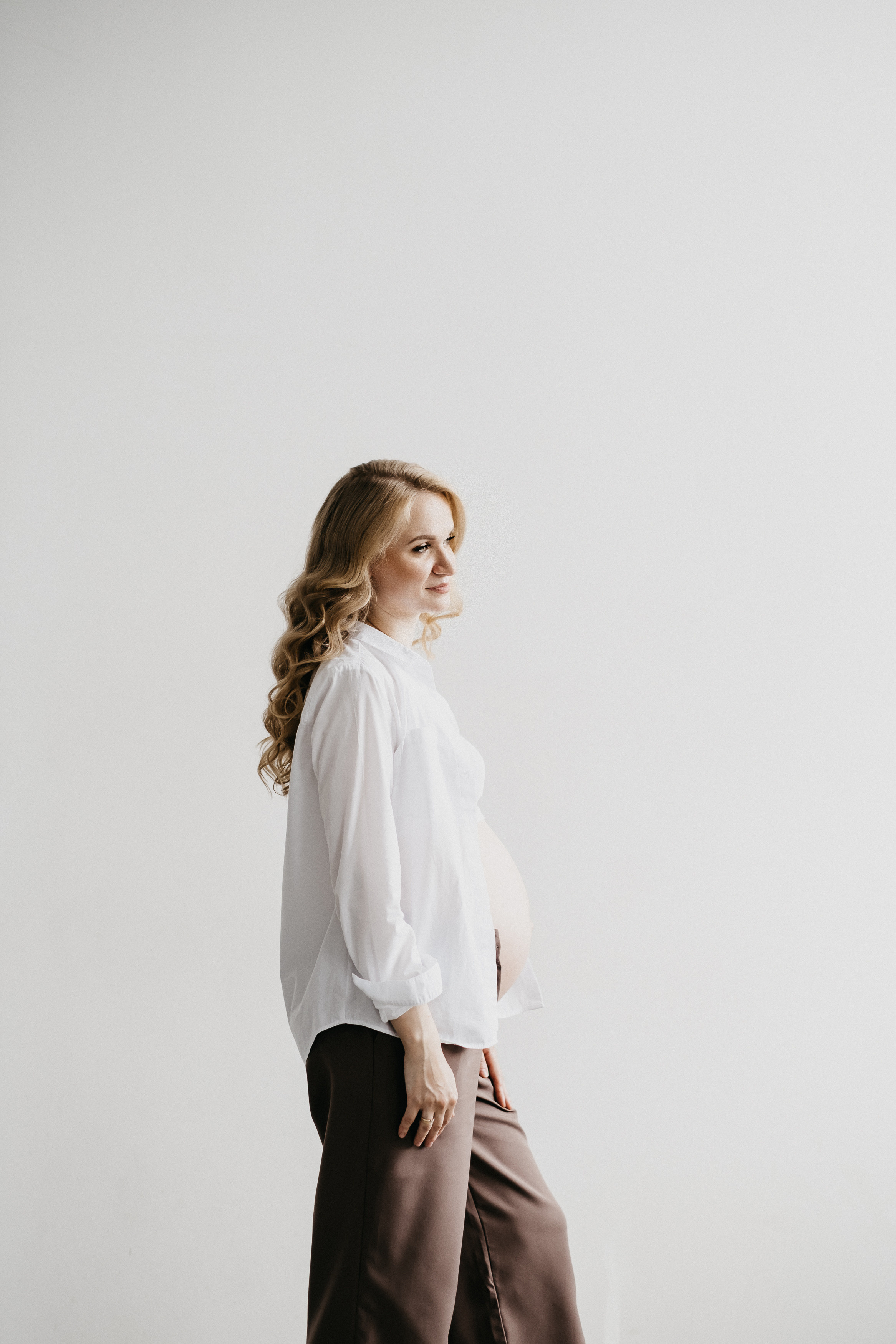 Съемка беременности в студии Волгограда. Свадебный и семейный фотограф в Волгограде Кристина Иванова