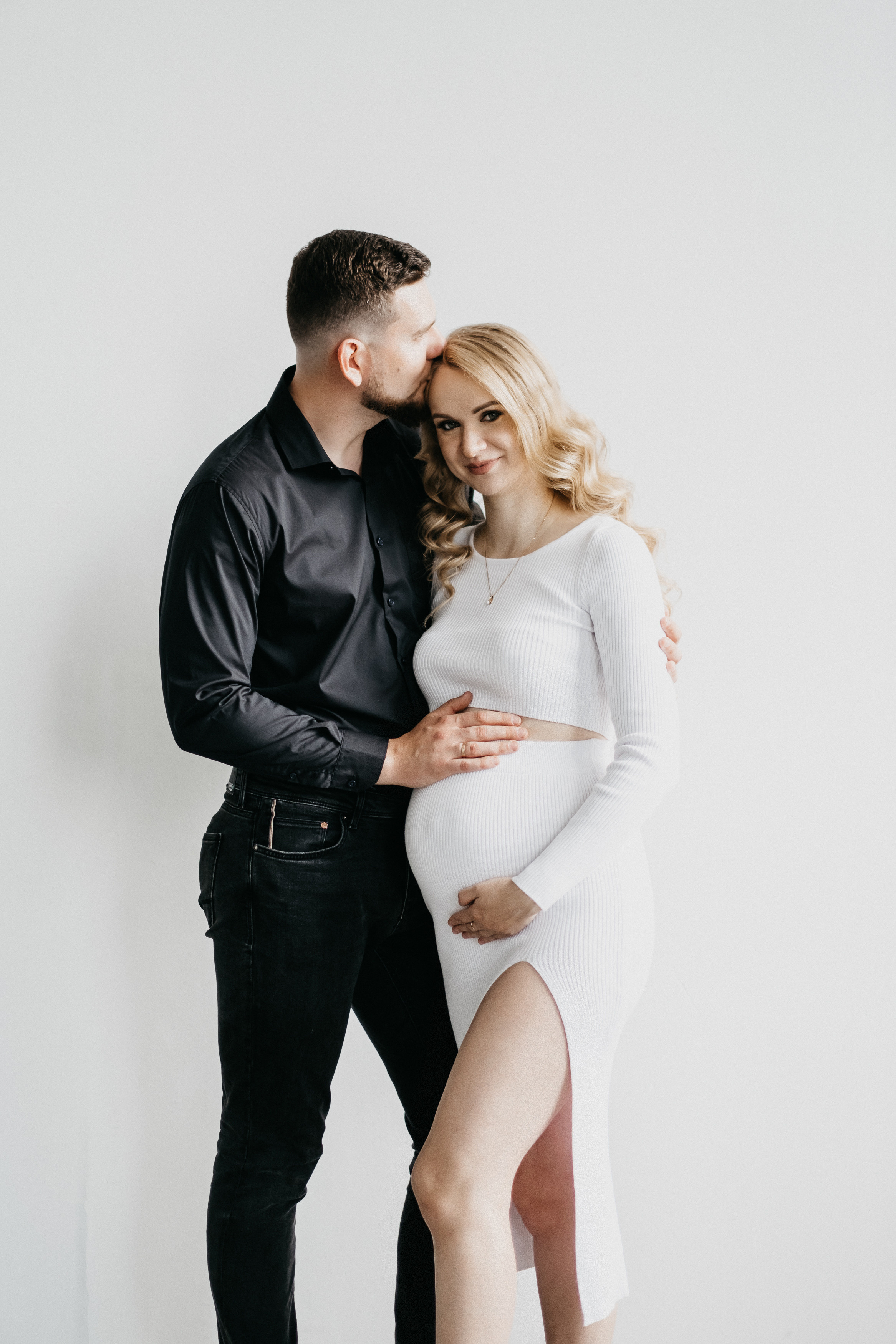 Съемка беременности в студии Волгограда. Свадебный и семейный фотограф в Волгограде Кристина Иванова