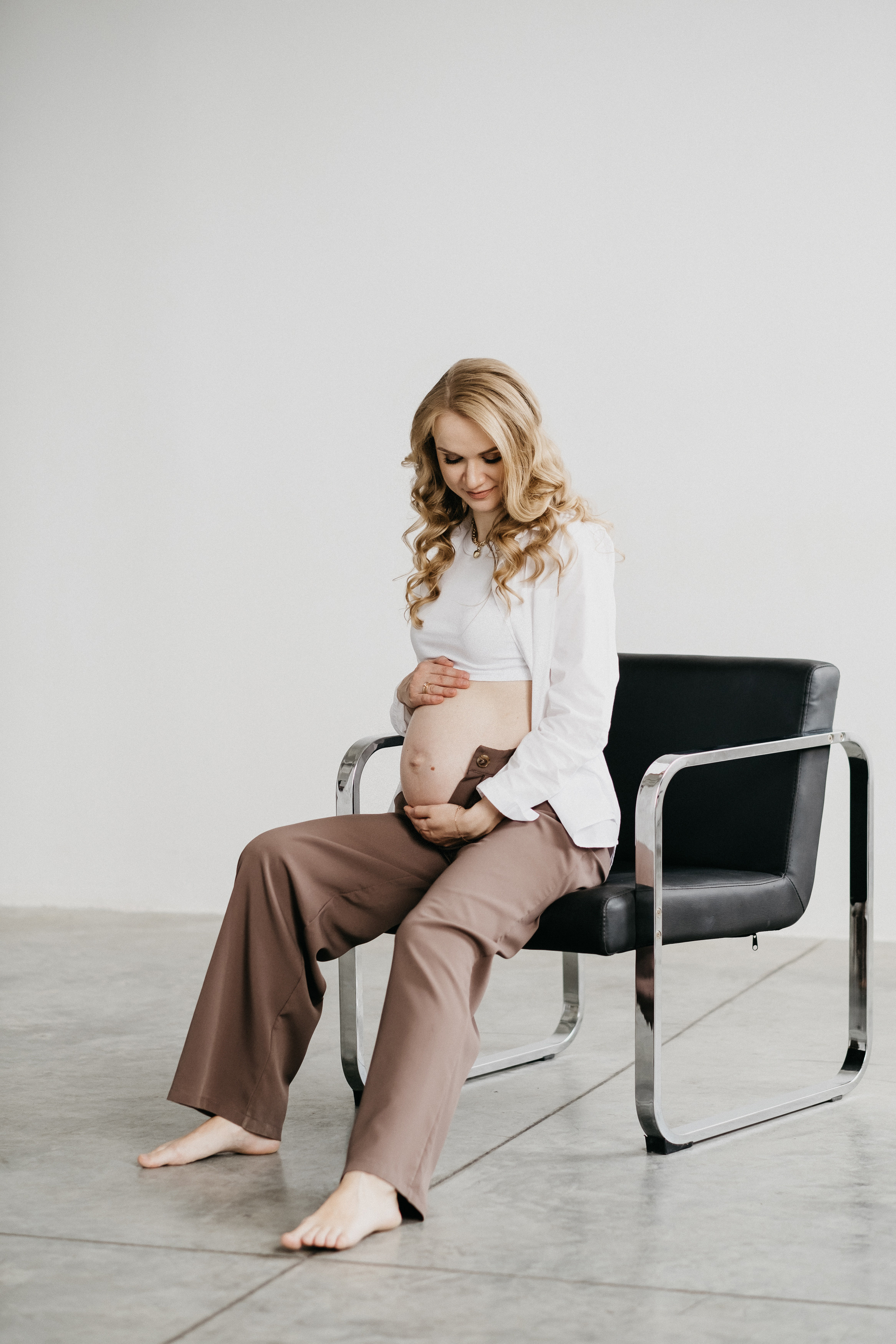 Съемка беременности в студии Волгограда. Свадебный и семейный фотограф в Волгограде Кристина Иванова