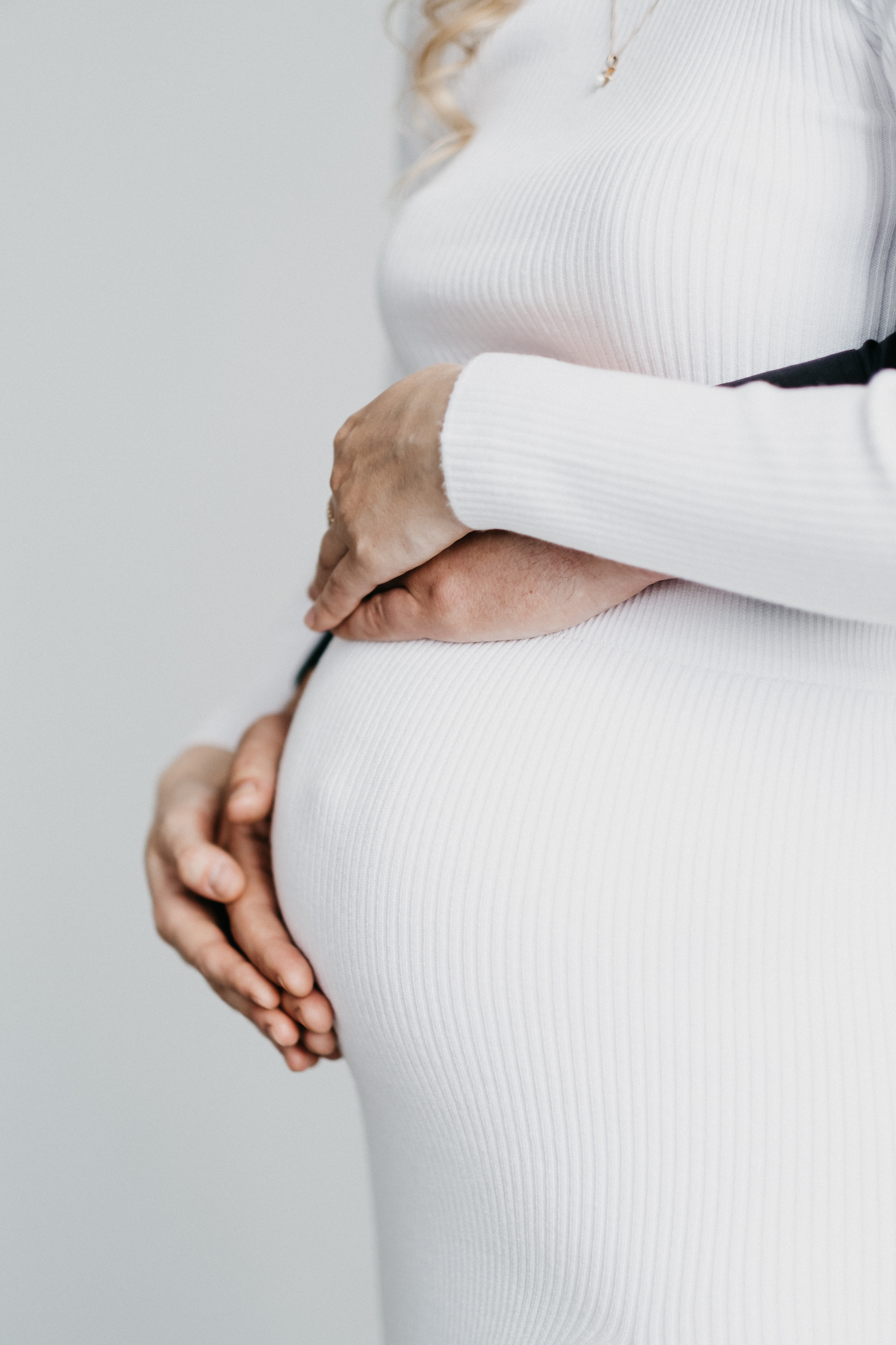 Съемка беременности в студии Волгограда. Свадебный и семейный фотограф в Волгограде Кристина Иванова