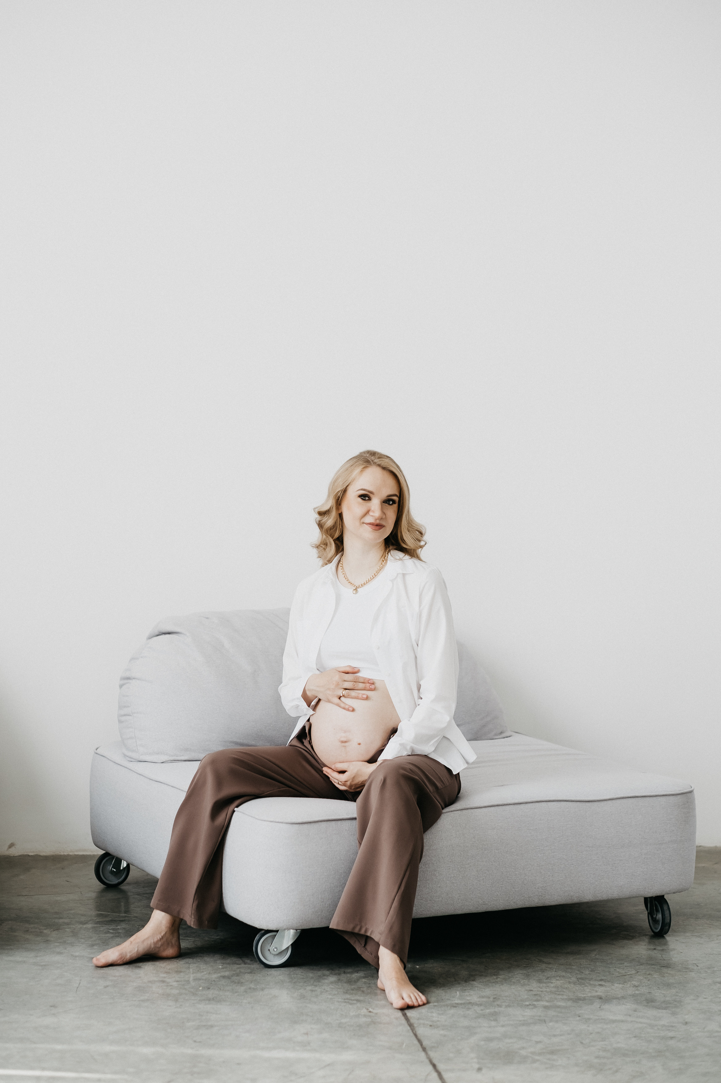 Съемка беременности в студии Волгограда. Свадебный и семейный фотограф в Волгограде Кристина Иванова