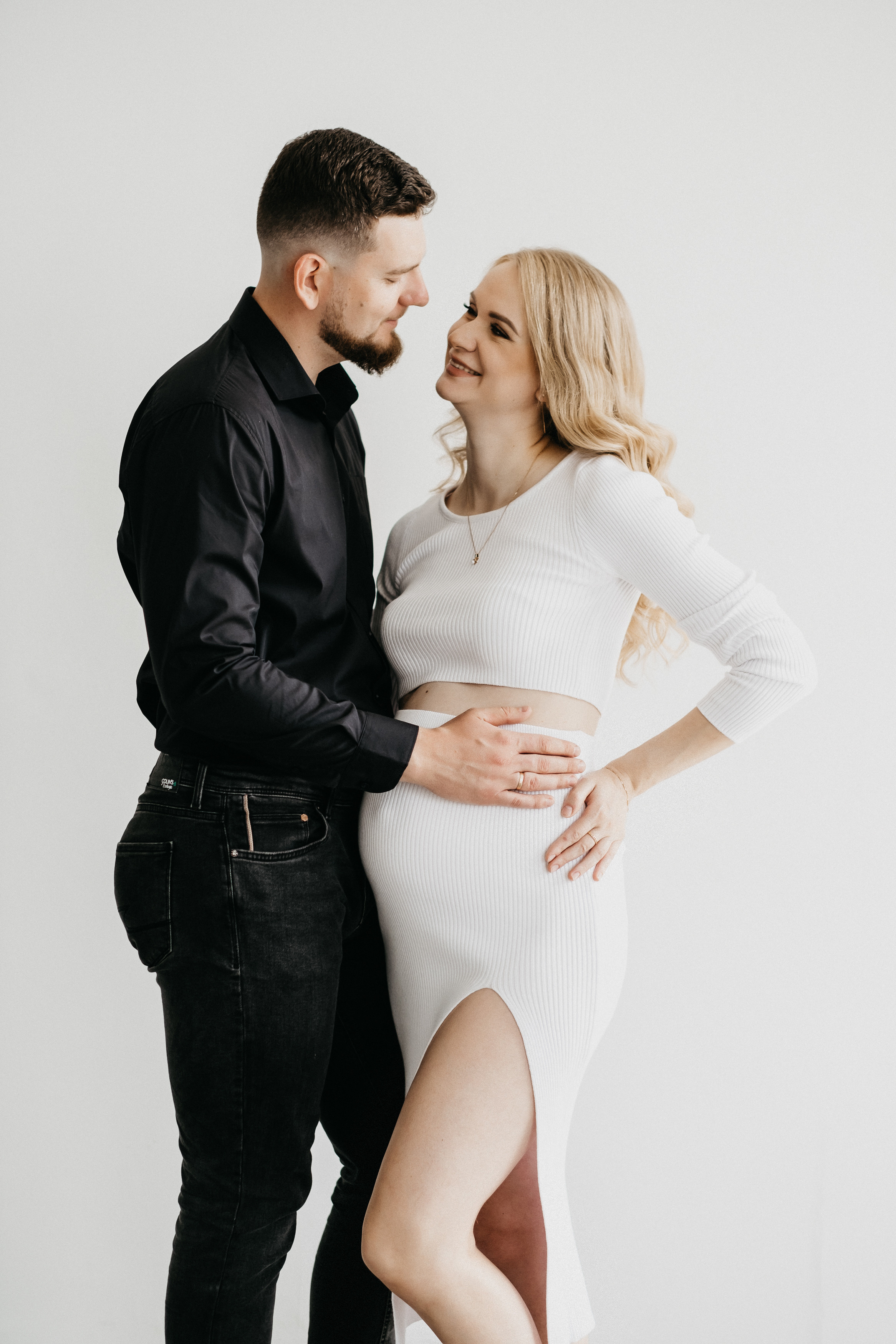 Съемка беременности в студии Волгограда. Свадебный и семейный фотограф в Волгограде Кристина Иванова