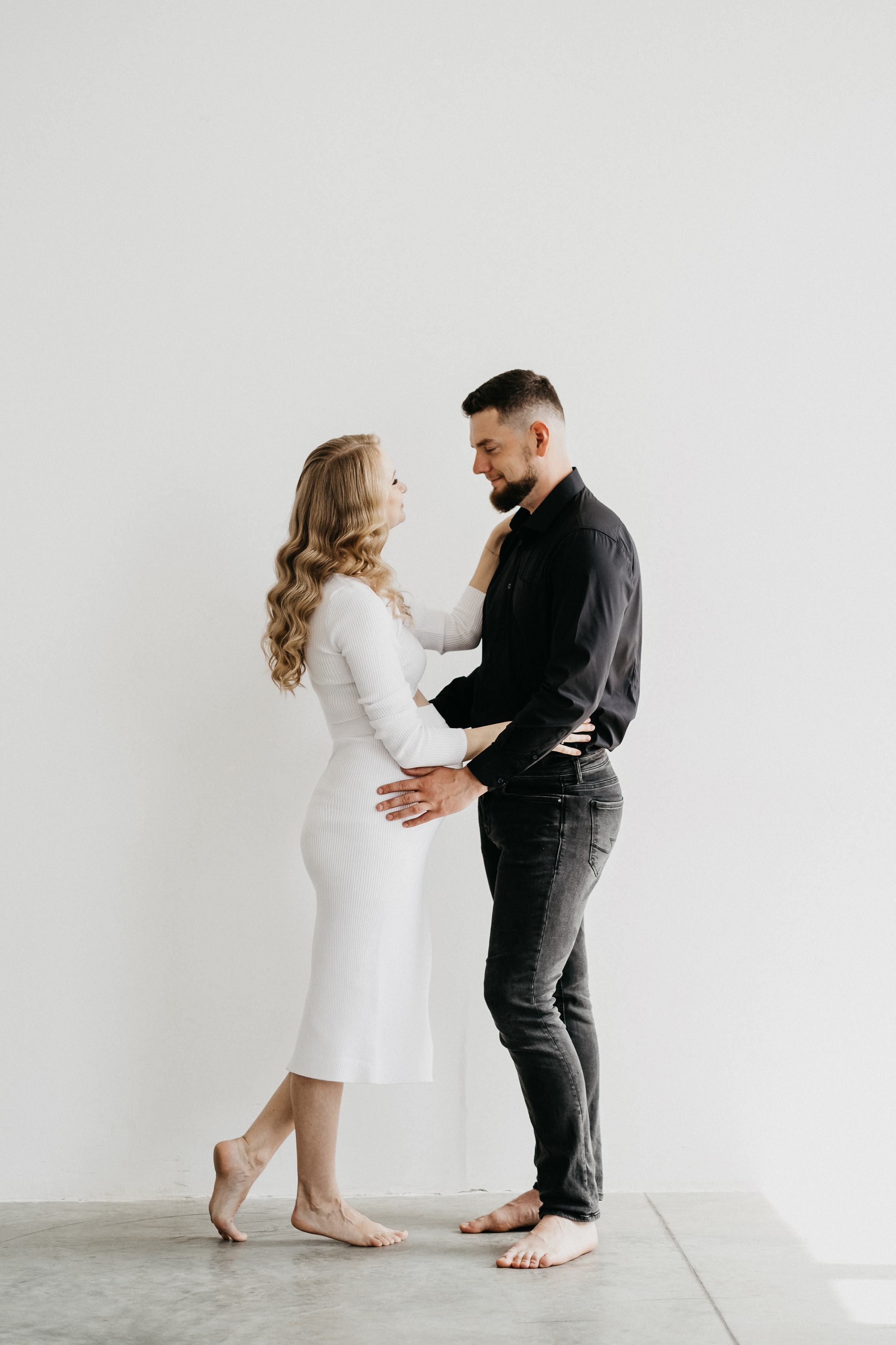 Съемка беременности в студии Волгограда. Свадебный и семейный фотограф в Волгограде Кристина Иванова