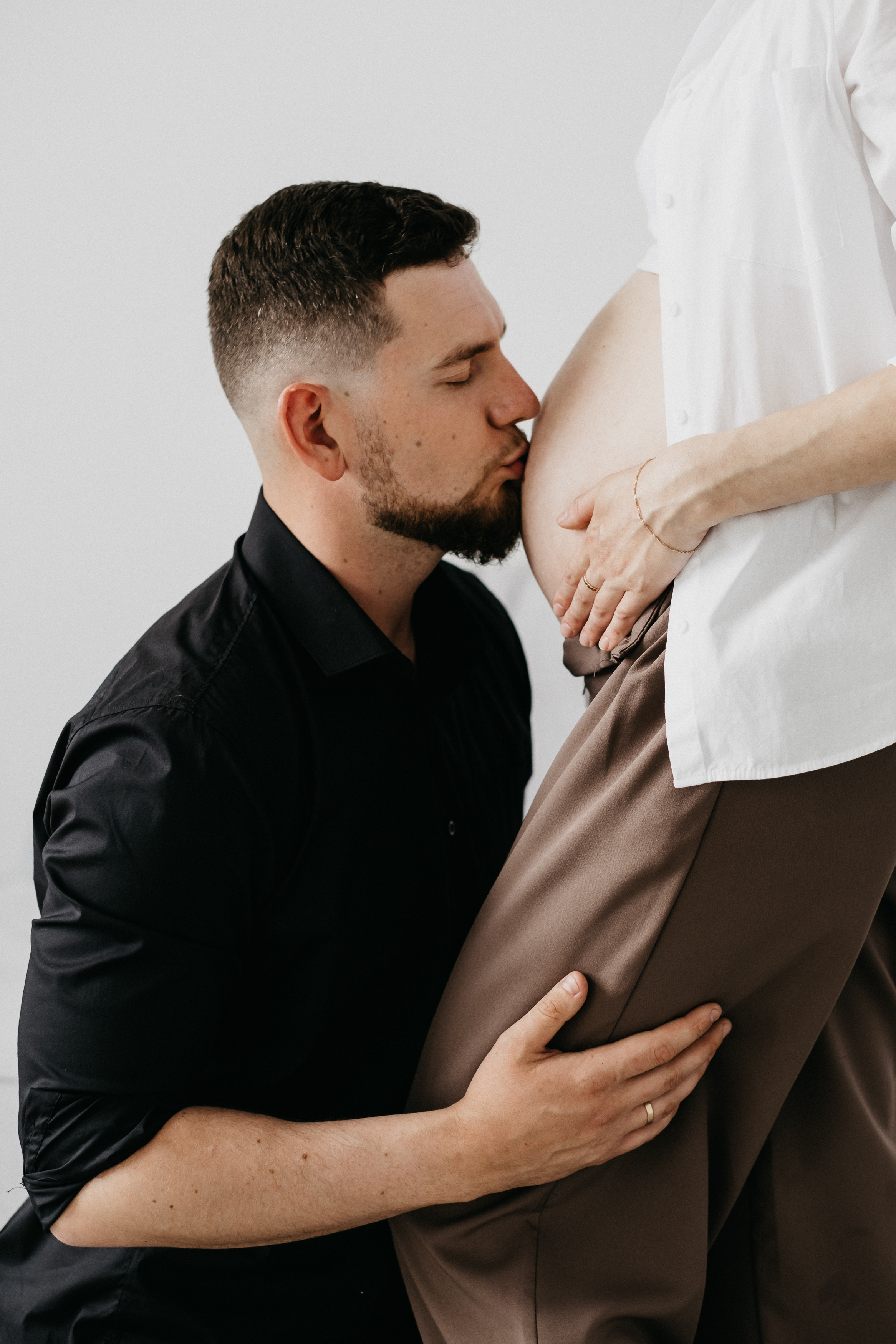 Съемка беременности в студии Волгограда. Свадебный и семейный фотограф в Волгограде Кристина Иванова