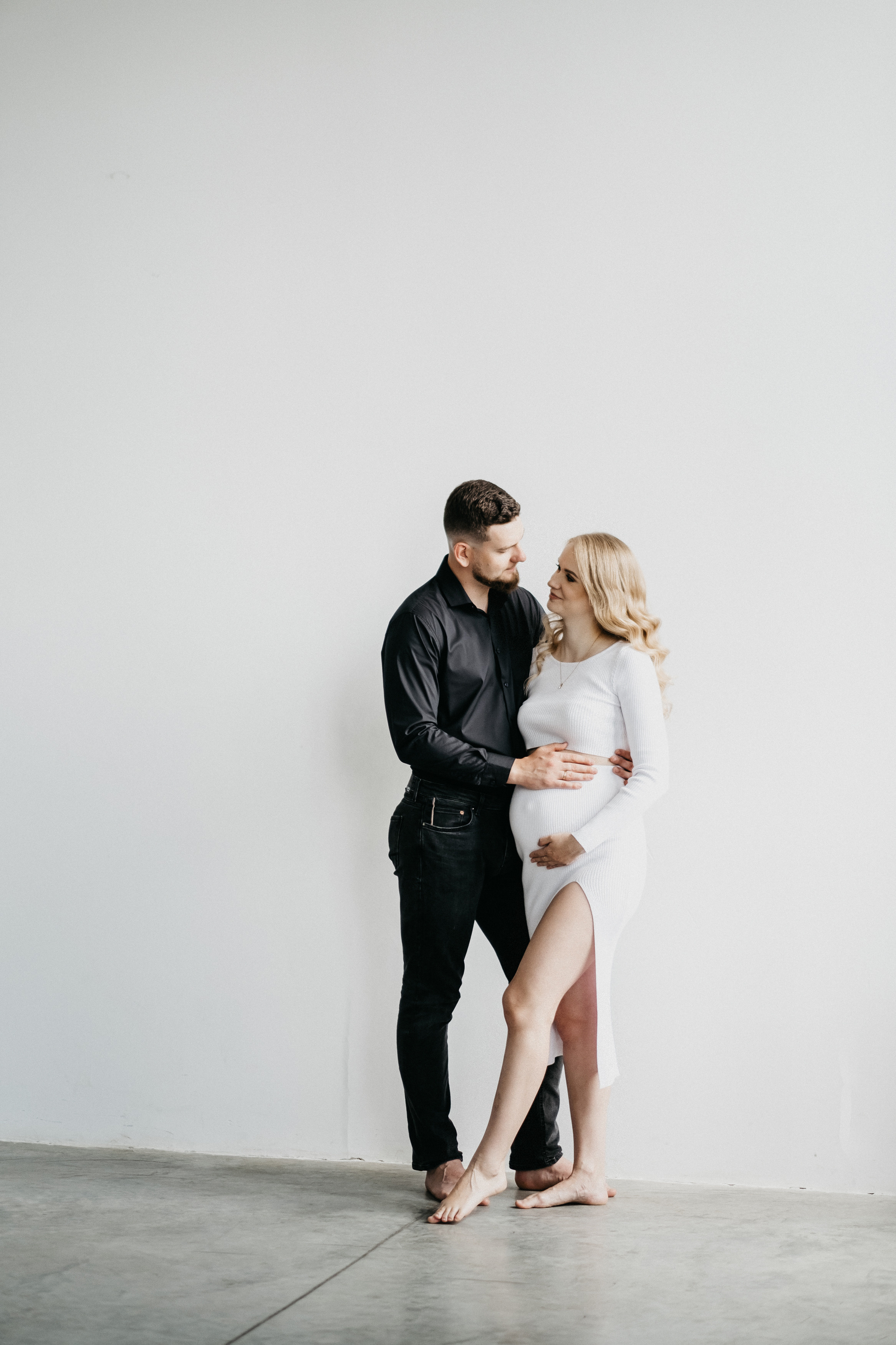 Съемка беременности в студии Волгограда. Свадебный и семейный фотограф в Волгограде Кристина Иванова