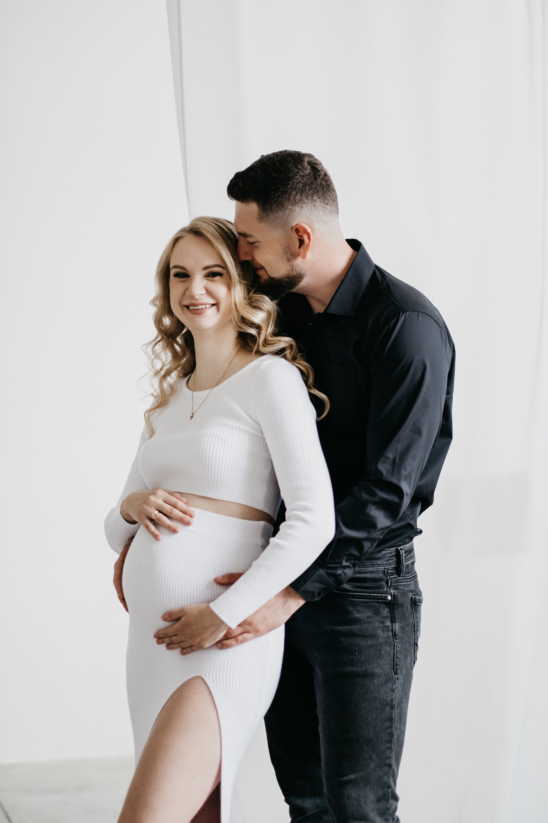 Съемка беременности в студии Волгограда. Свадебный и семейный фотограф в Волгограде Кристина Иванова