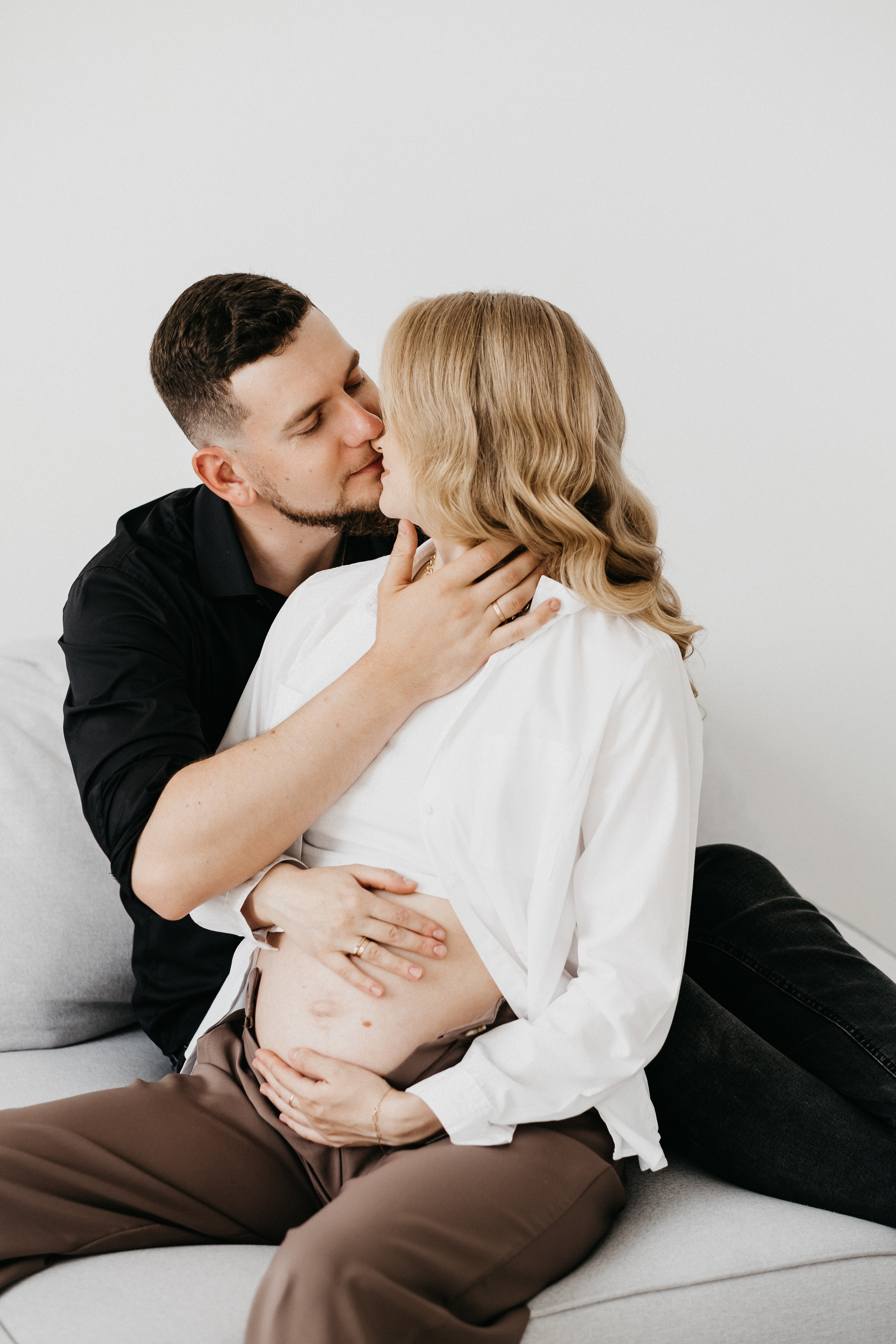 Съемка беременности в студии Волгограда. Свадебный и семейный фотограф в Волгограде Кристина Иванова