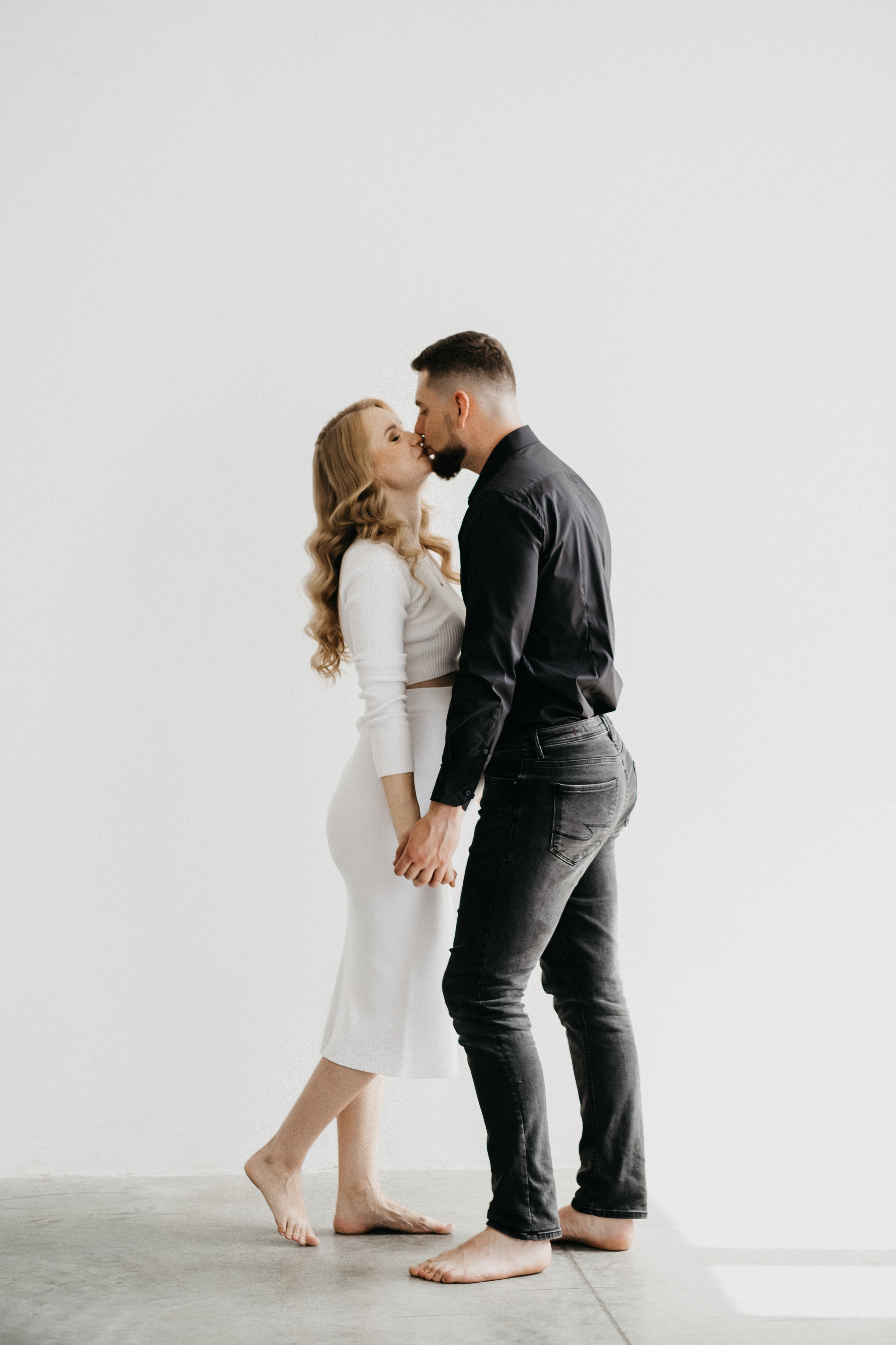 Съемка беременности в студии Волгограда. Свадебный и семейный фотограф в Волгограде Кристина Иванова