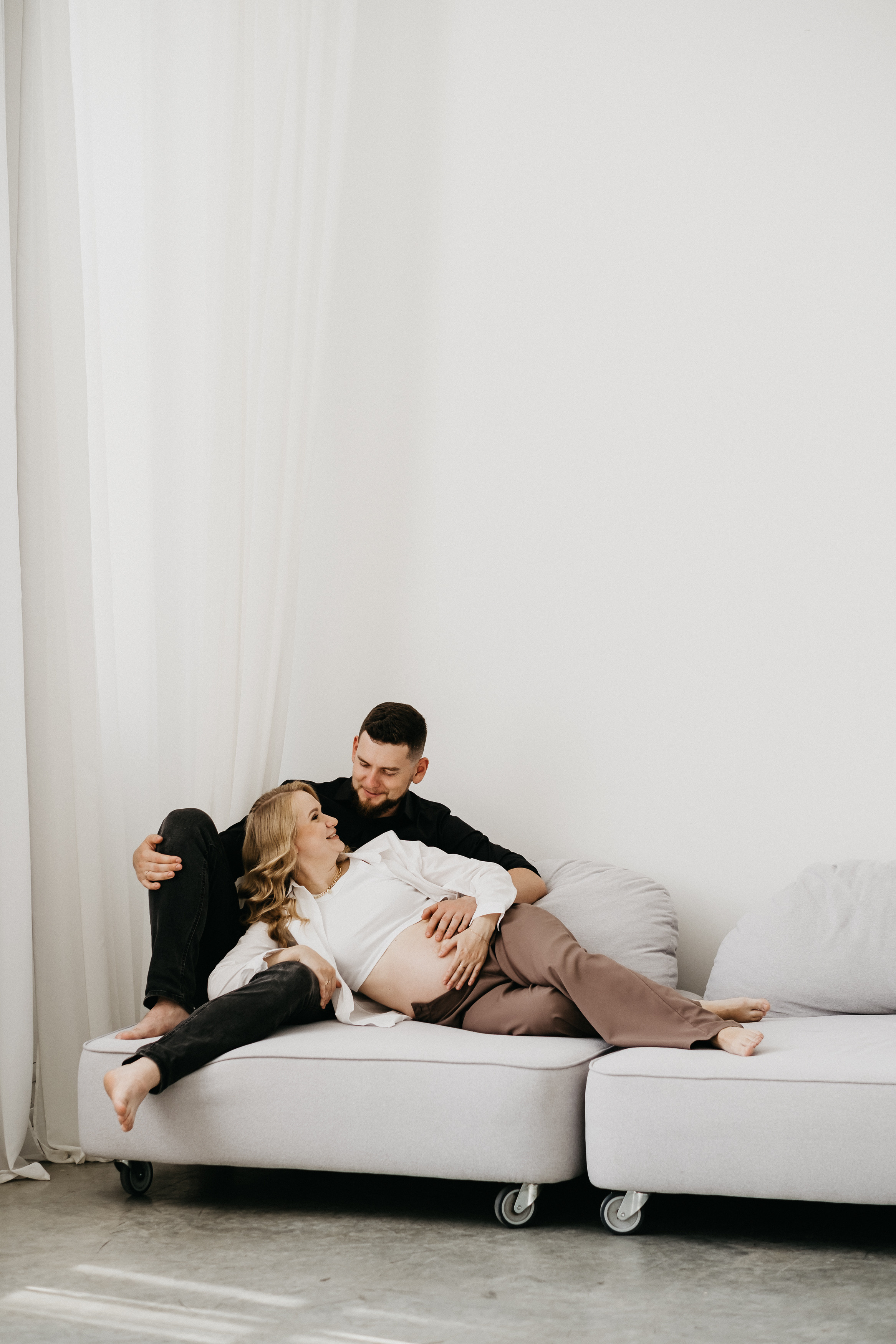 Съемка беременности в студии Волгограда. Свадебный и семейный фотограф в Волгограде Кристина Иванова