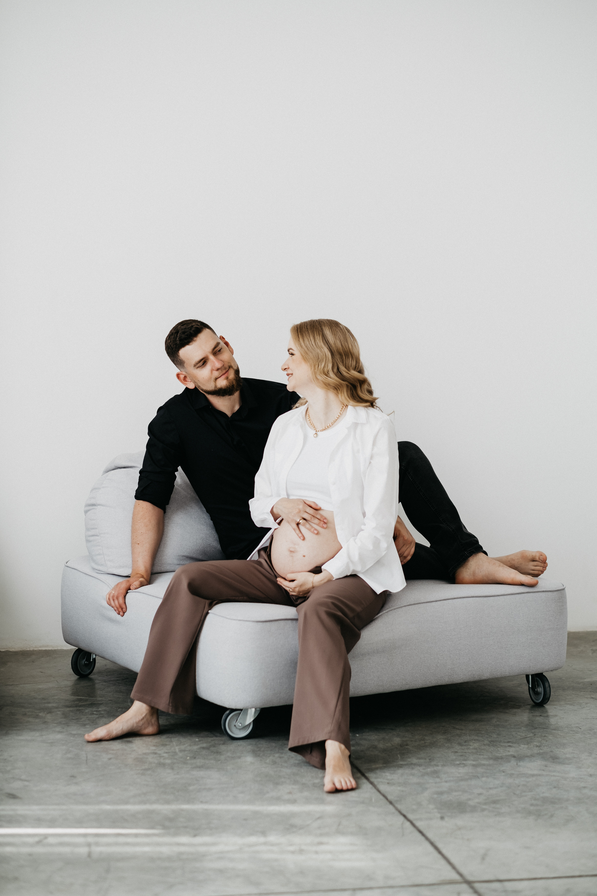 Съемка беременности в студии Волгограда. Свадебный и семейный фотограф в Волгограде Кристина Иванова