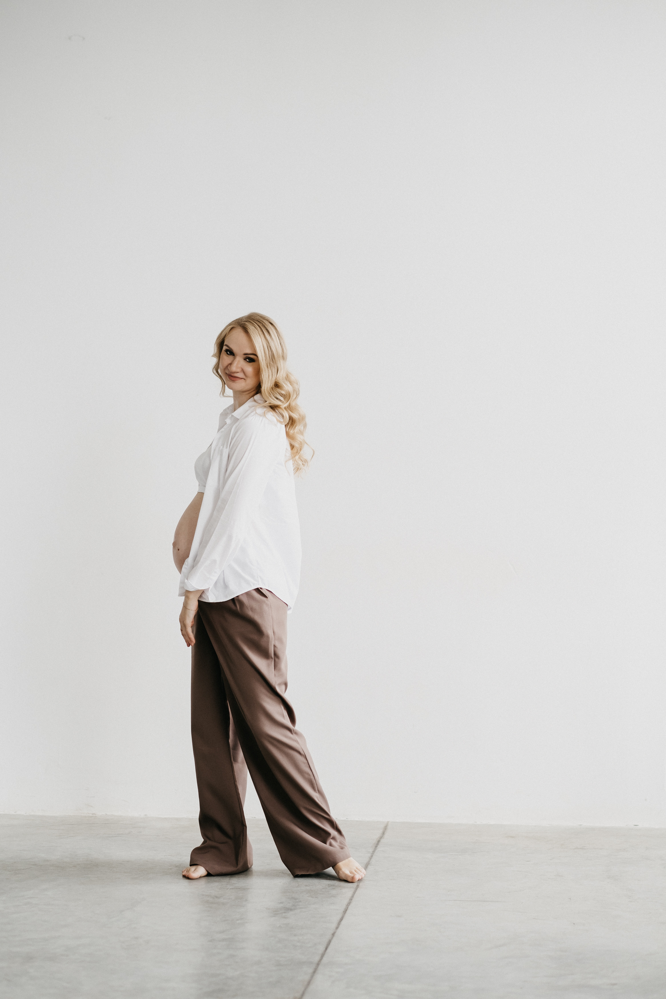 Съемка беременности в студии Волгограда. Свадебный и семейный фотограф в Волгограде Кристина Иванова