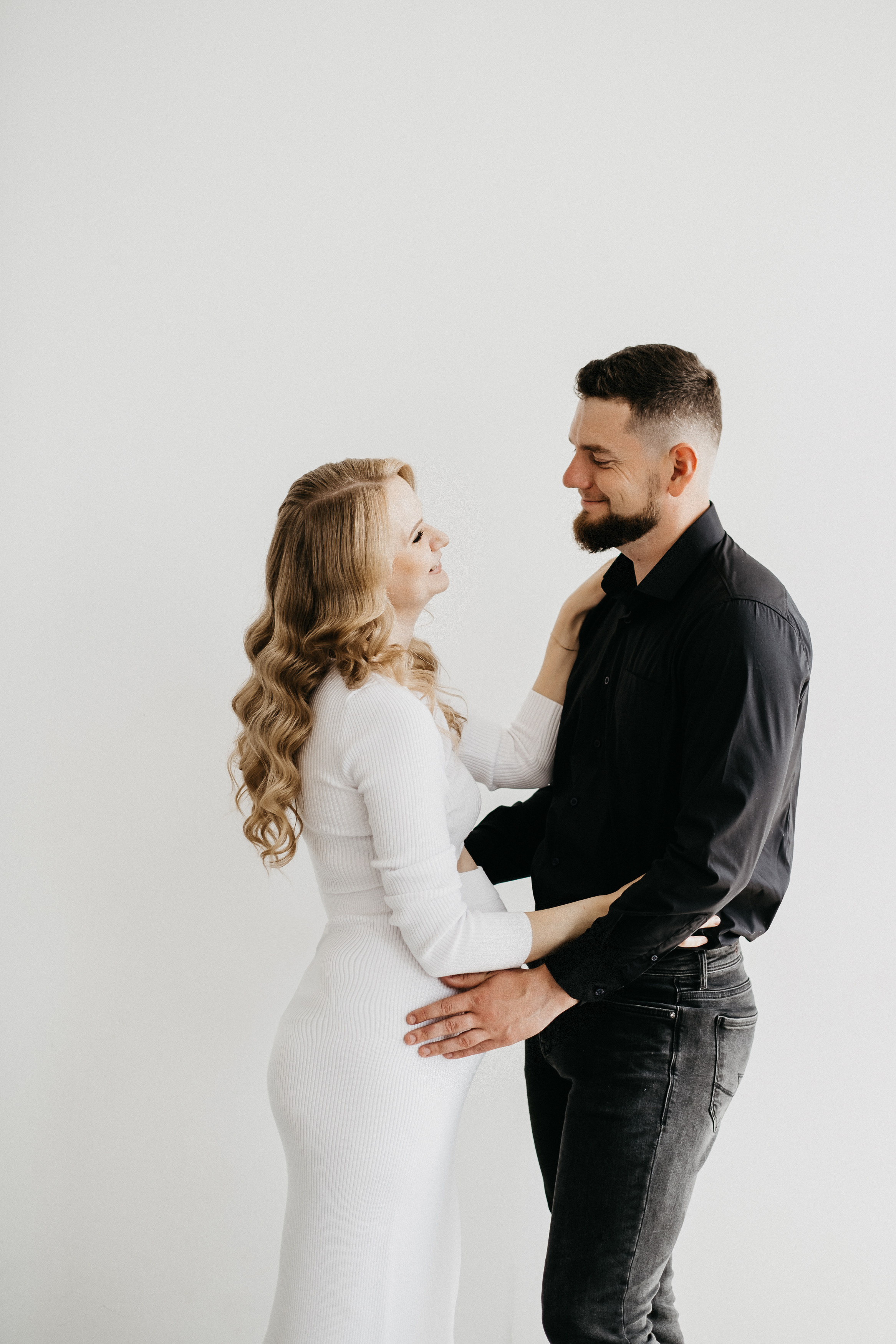 Съемка беременности в студии Волгограда. Свадебный и семейный фотограф в Волгограде Кристина Иванова