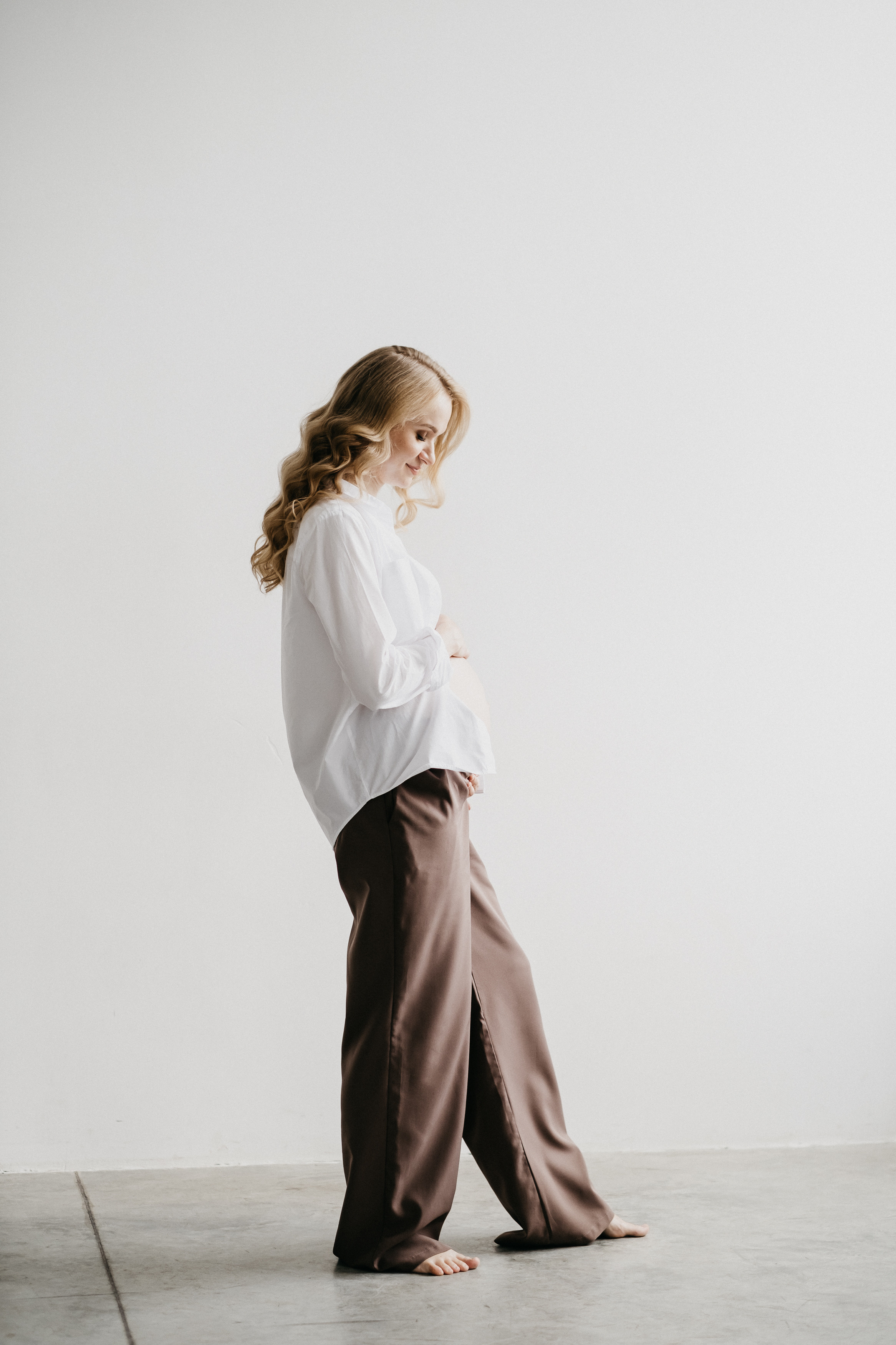 Съемка беременности в студии Волгограда. Свадебный и семейный фотограф в Волгограде Кристина Иванова