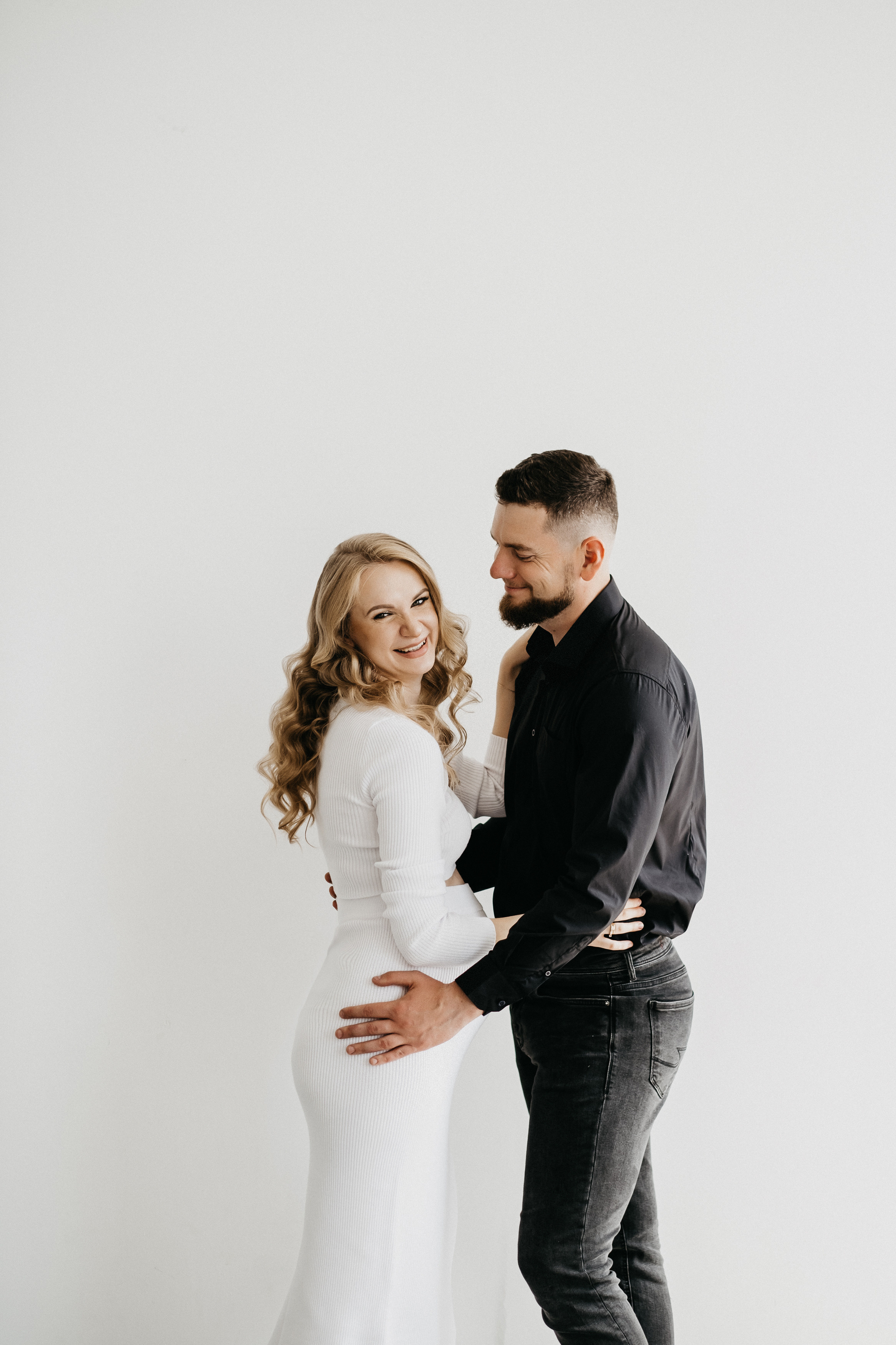 Съемка беременности в студии Волгограда. Свадебный и семейный фотограф в Волгограде Кристина Иванова