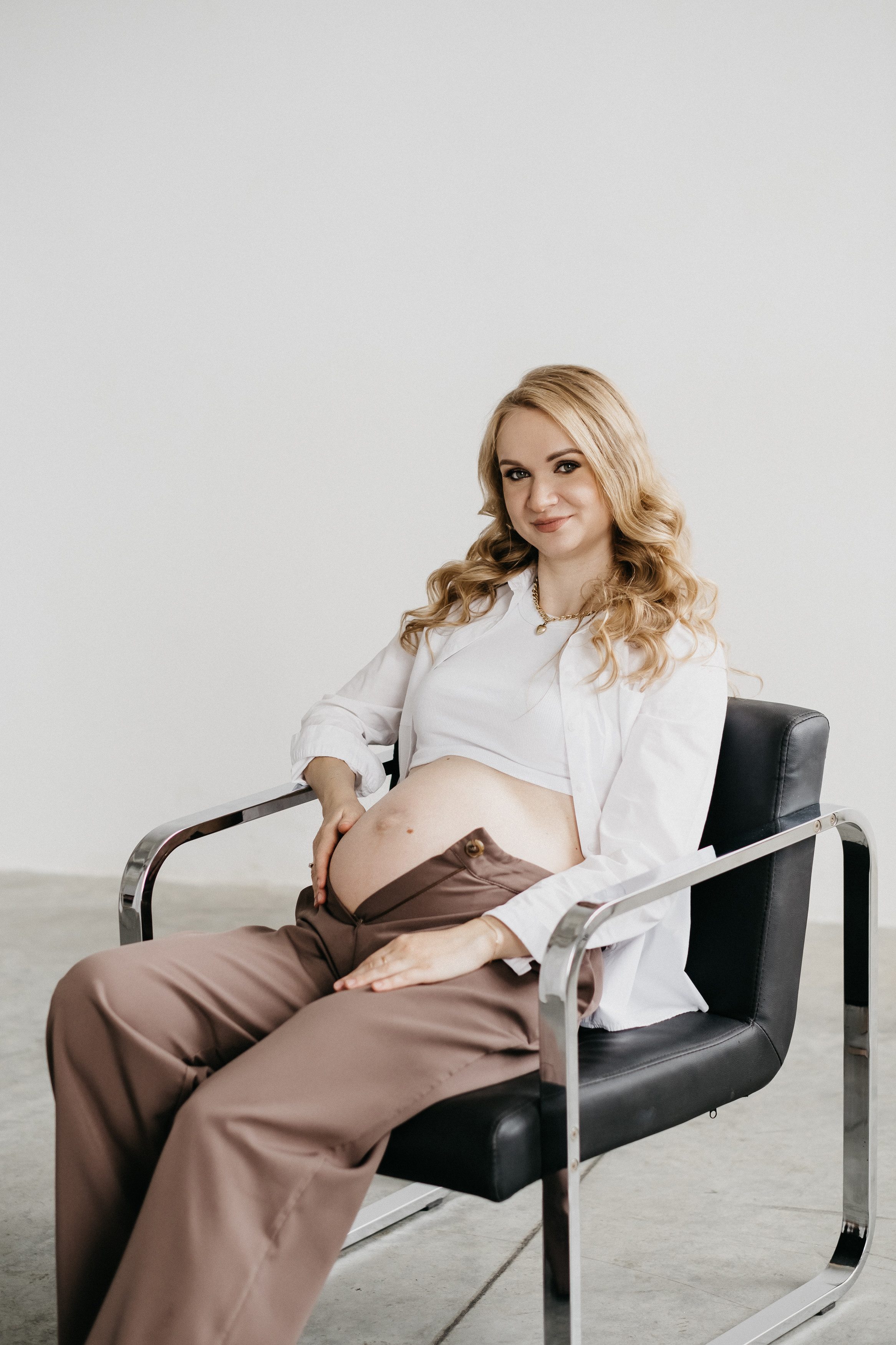 Съемка беременности в студии Волгограда. Свадебный и семейный фотограф в Волгограде Кристина Иванова