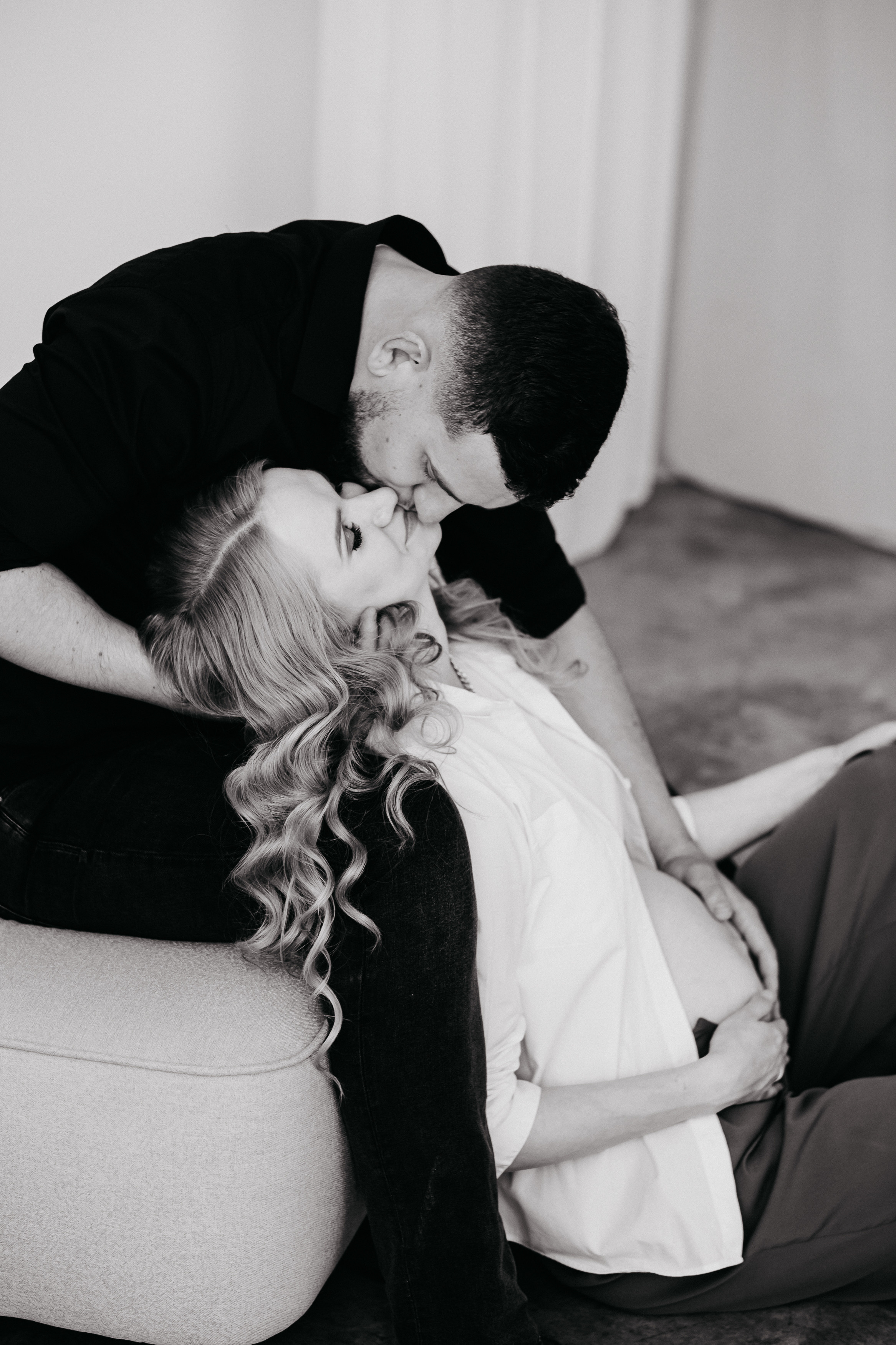 Съемка беременности в студии Волгограда. Свадебный и семейный фотограф в Волгограде Кристина Иванова