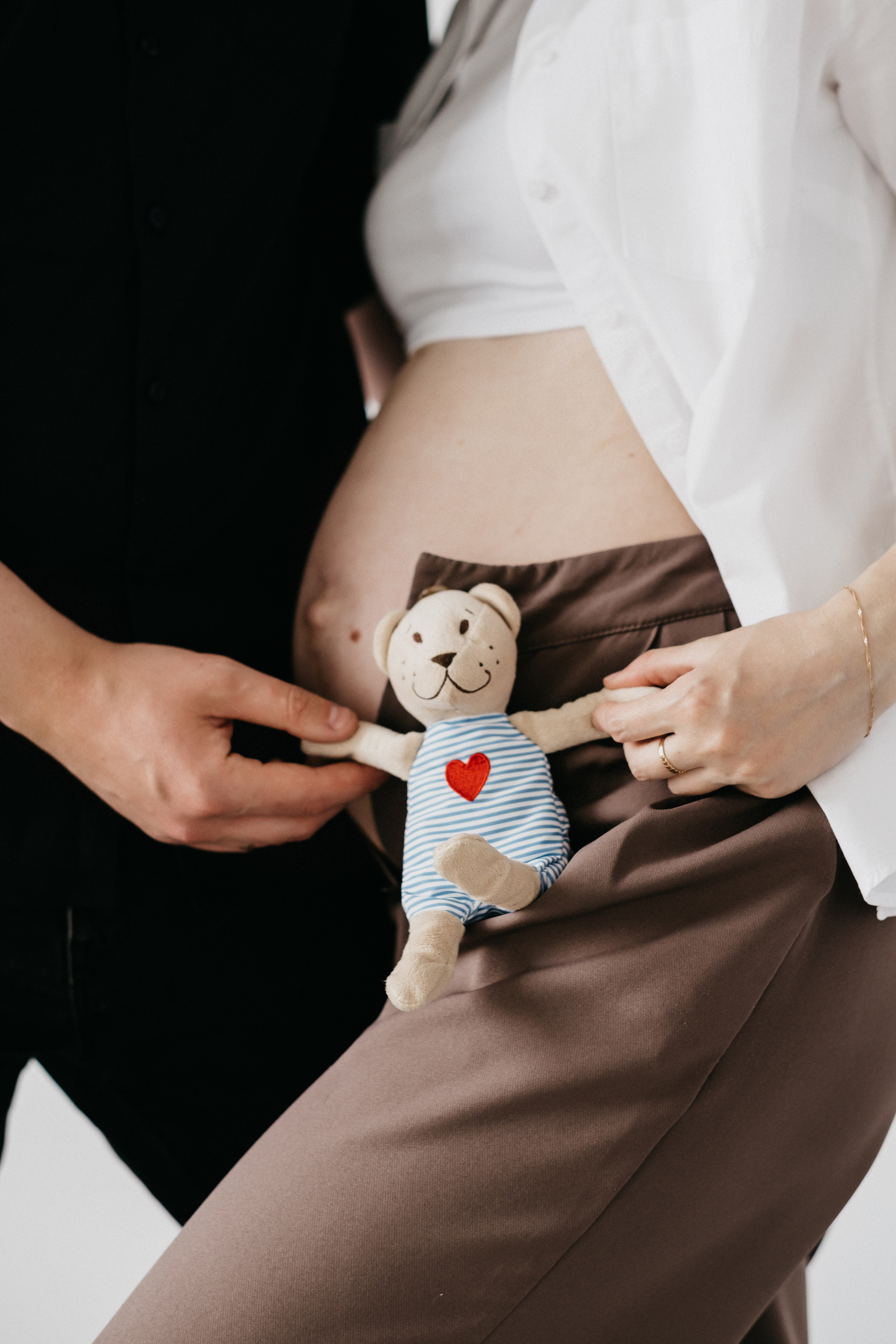 Съемка беременности в студии Волгограда. Свадебный и семейный фотограф в Волгограде Кристина Иванова