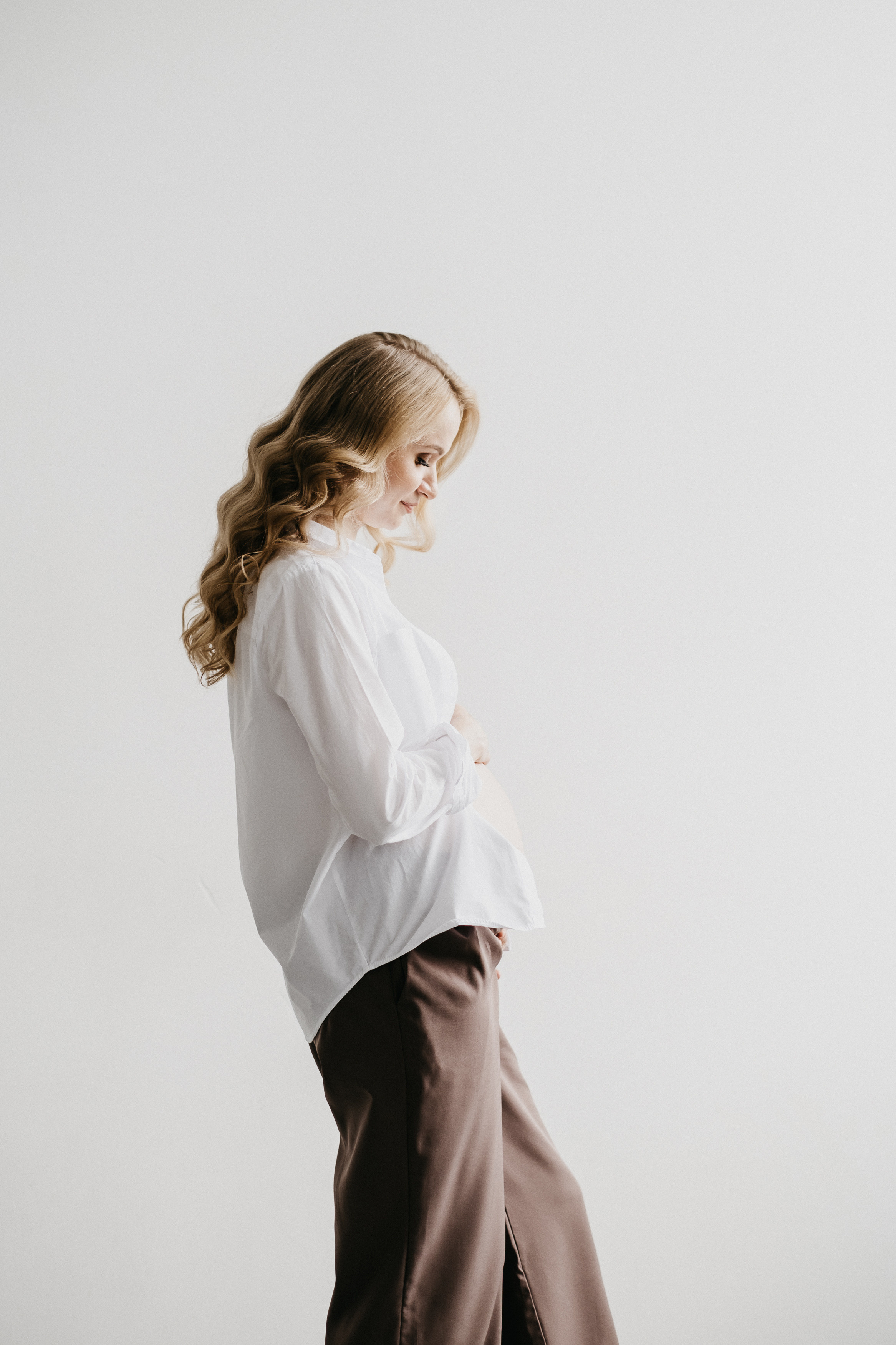 Съемка беременности в студии Волгограда. Свадебный и семейный фотограф в Волгограде Кристина Иванова