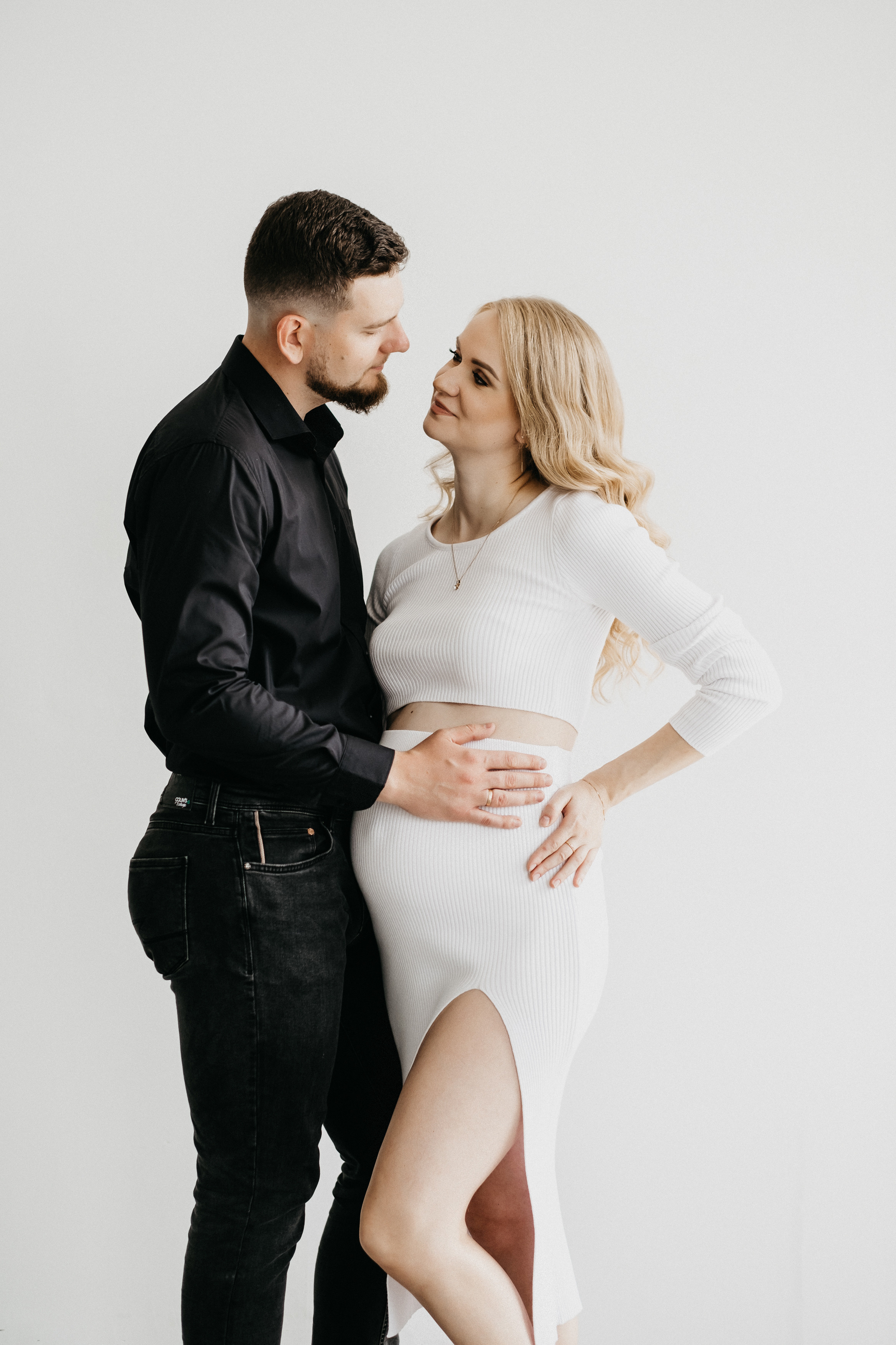 Съемка беременности в студии Волгограда. Свадебный и семейный фотограф в Волгограде Кристина Иванова