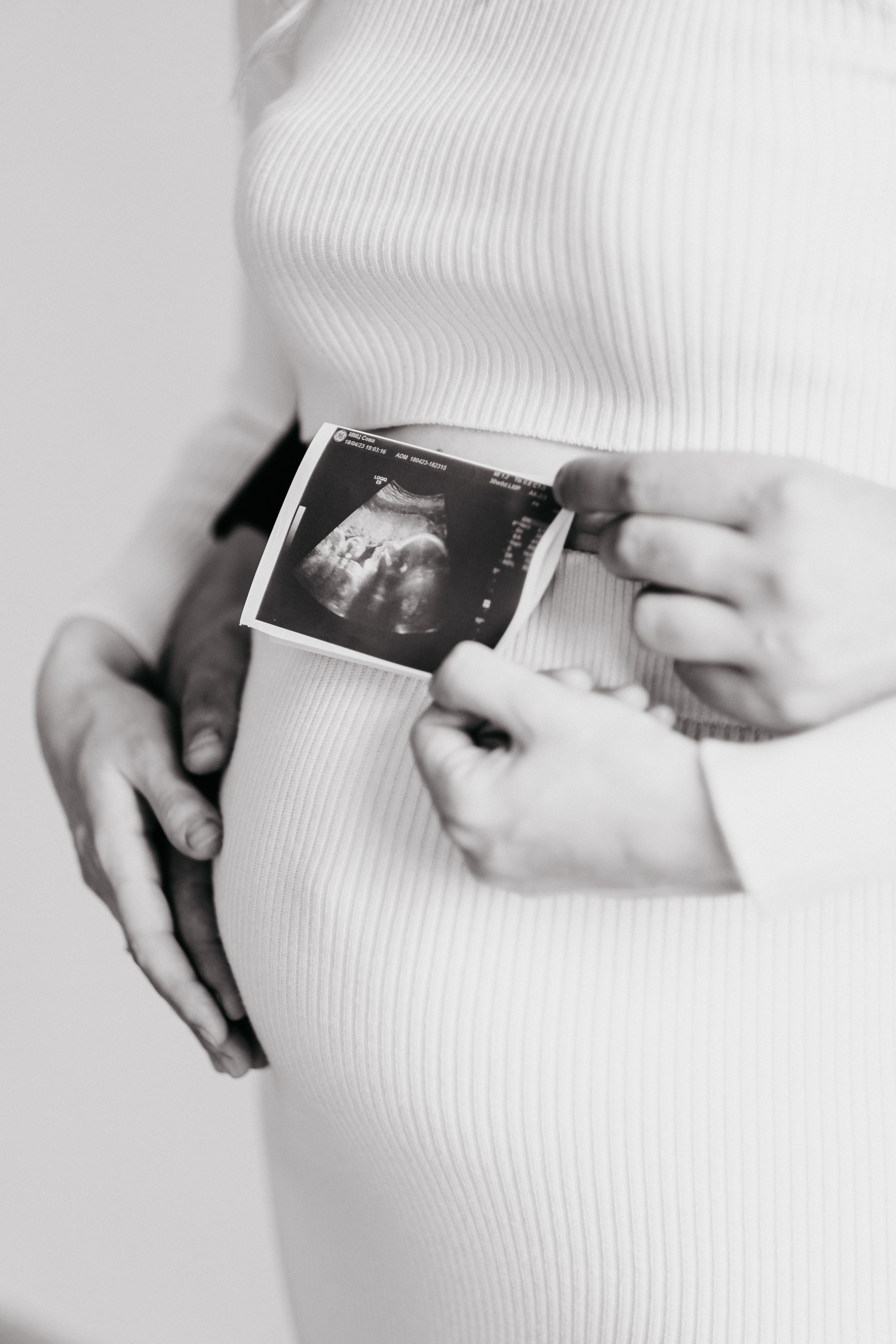 Съемка беременности в студии Волгограда. Свадебный и семейный фотограф в Волгограде Кристина Иванова