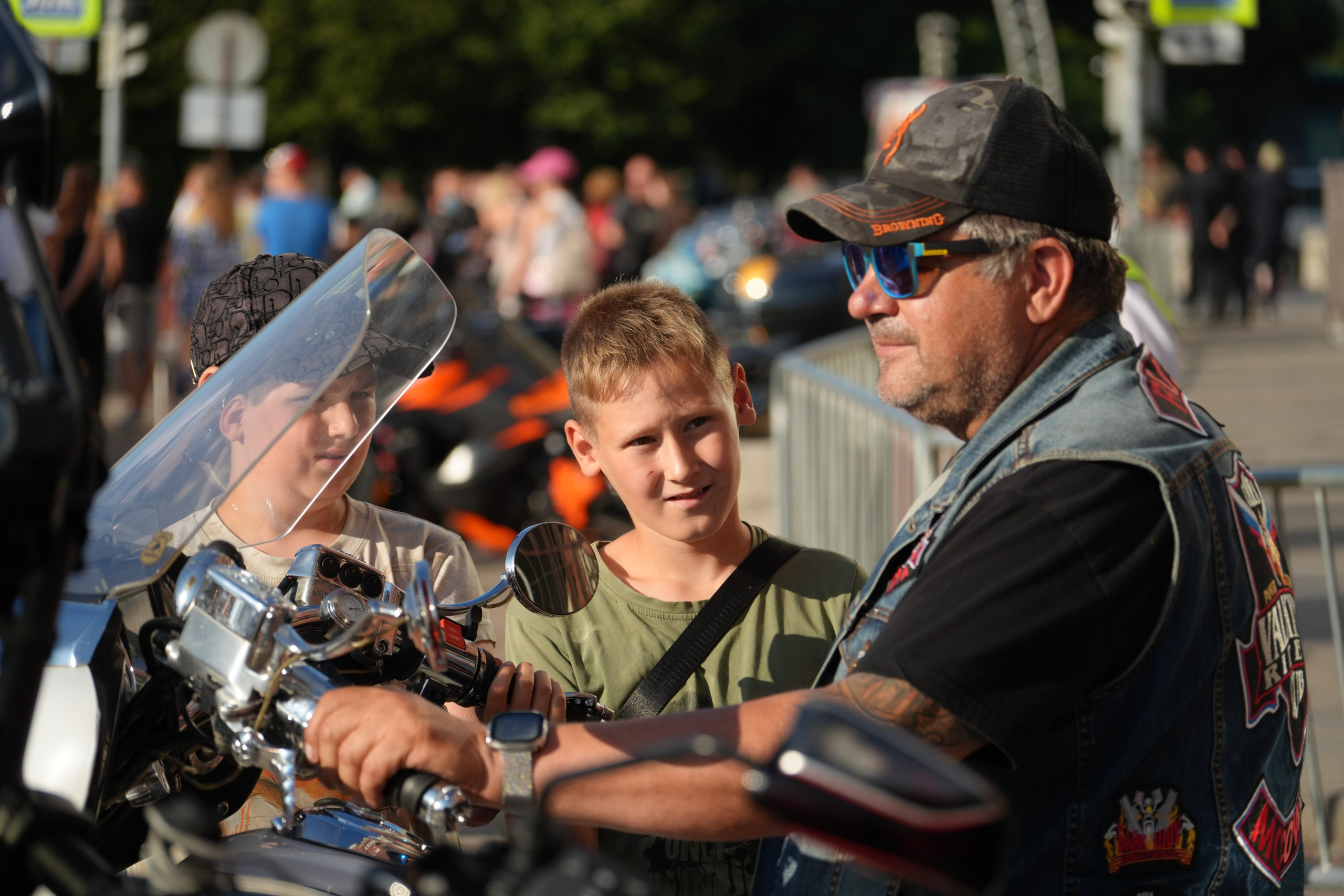 Летний фестиваль в Выборге: наслаждение рок-музыкой и встреча байкеров в дружеской атмосфере