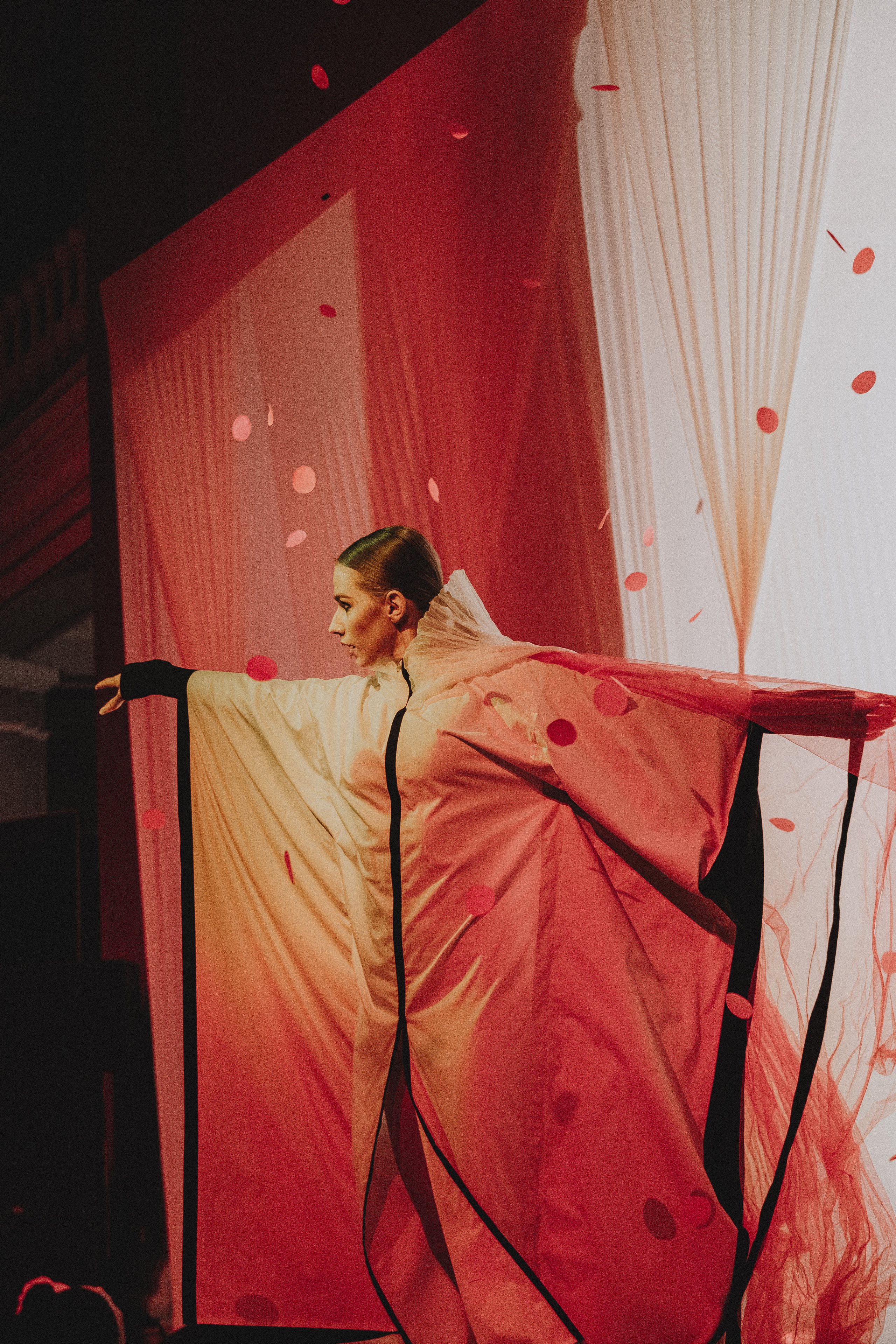 Показ Darya Kipriyanova «Метаморфозы». Екатерина Курбанова. Женский фотограф