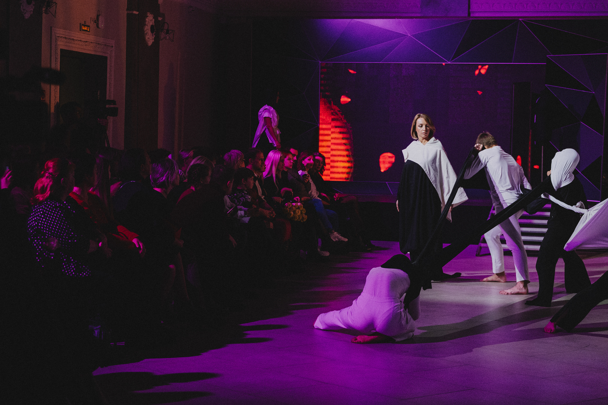 Показ Darya Kipriyanova «Метаморфозы». Екатерина Курбанова. Женский фотограф