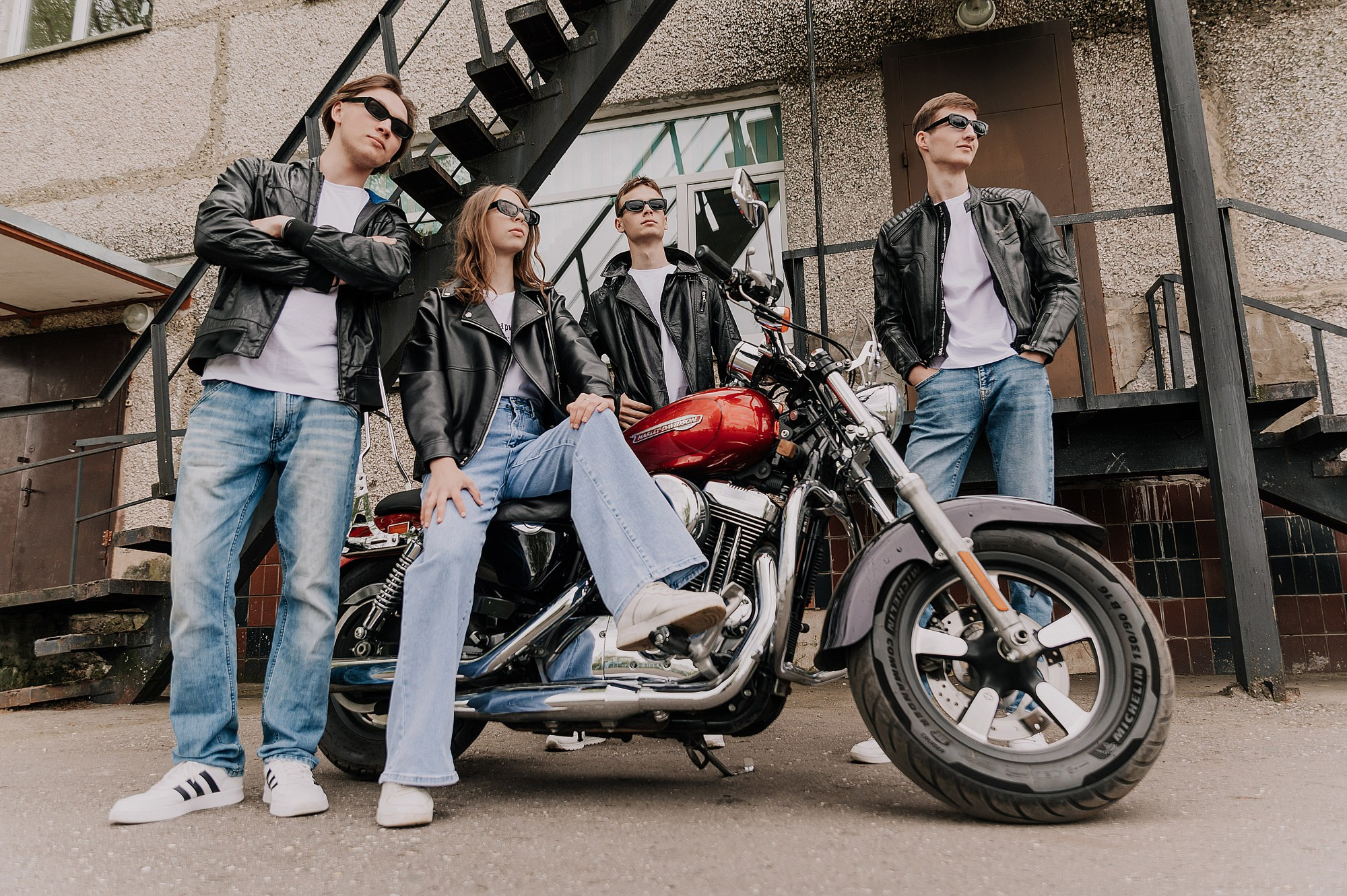 фотосессия с мотоциклом для школьников