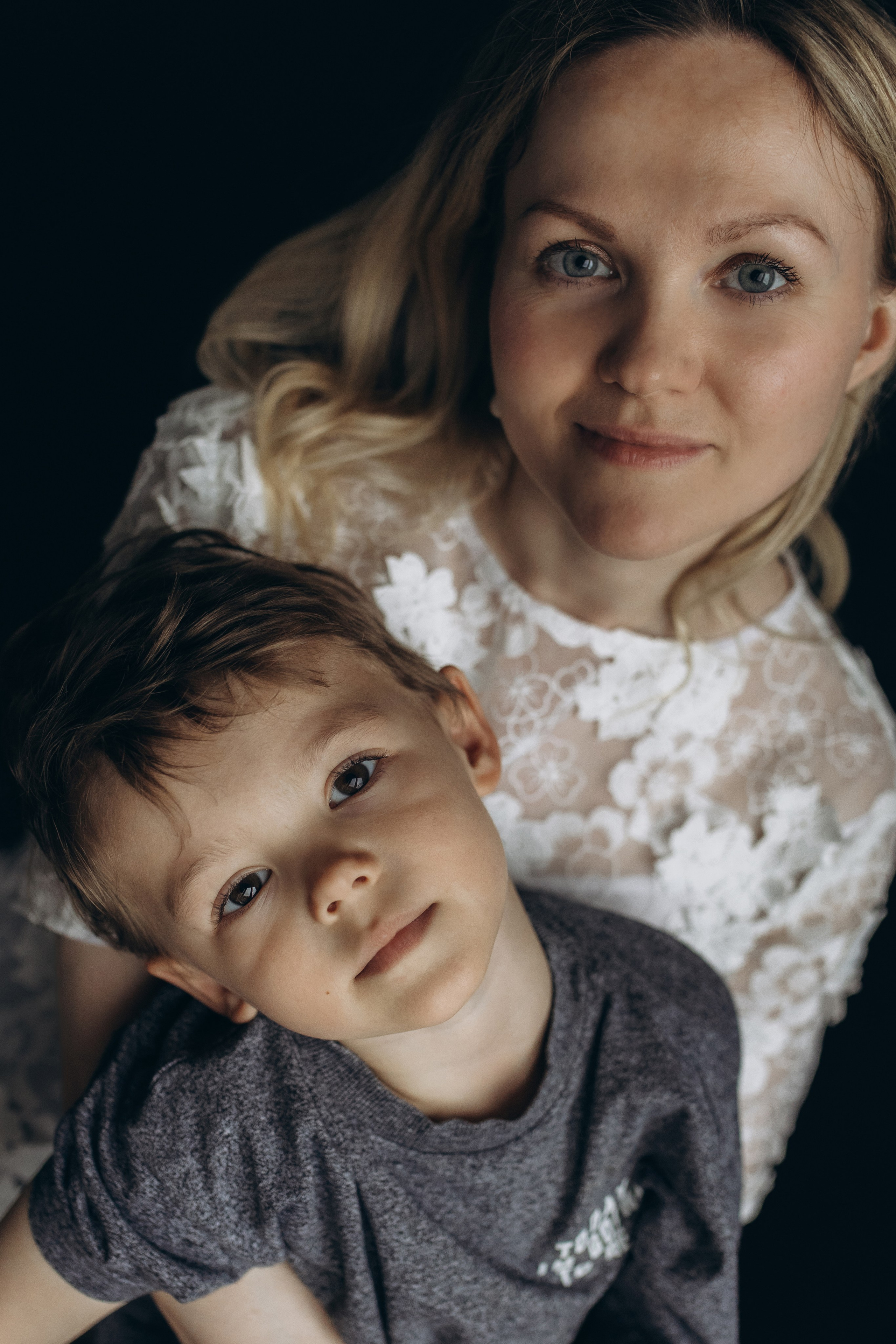 Séance famille à domicile. Photographe des familles et enfants à Nantes et alentours