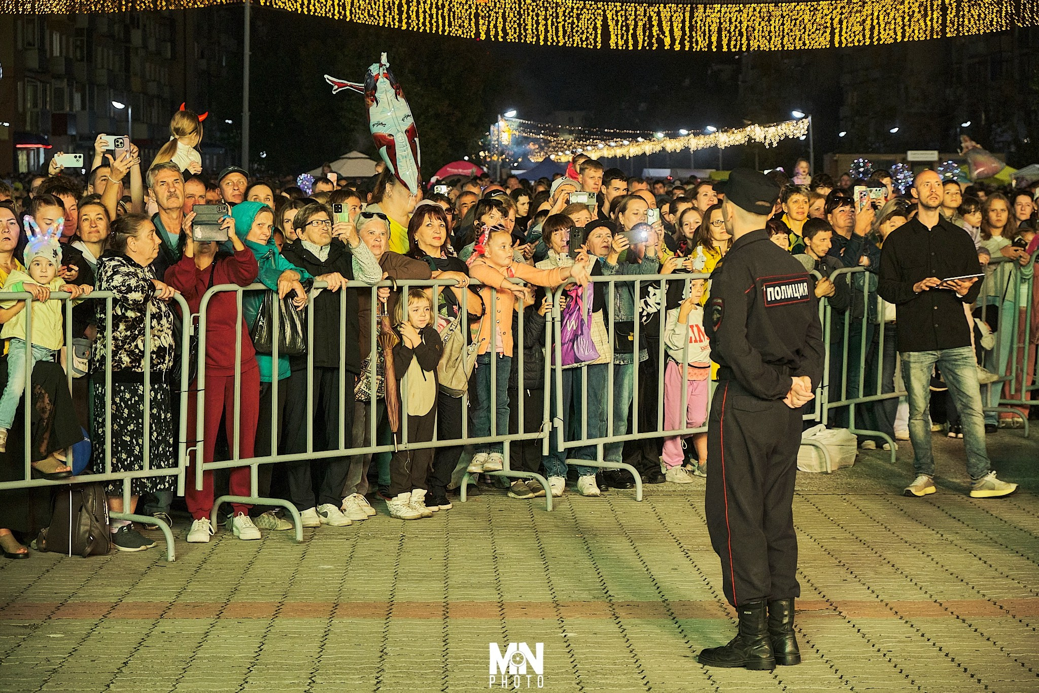 Энергия, которая разорвала сцену! День Шахтера в Междуреченске, где ДК “Распадский” и “Братья Грим” показали, что такое настоящий рок-н-ролл! Никита Максимов чувствовал этот заряд.