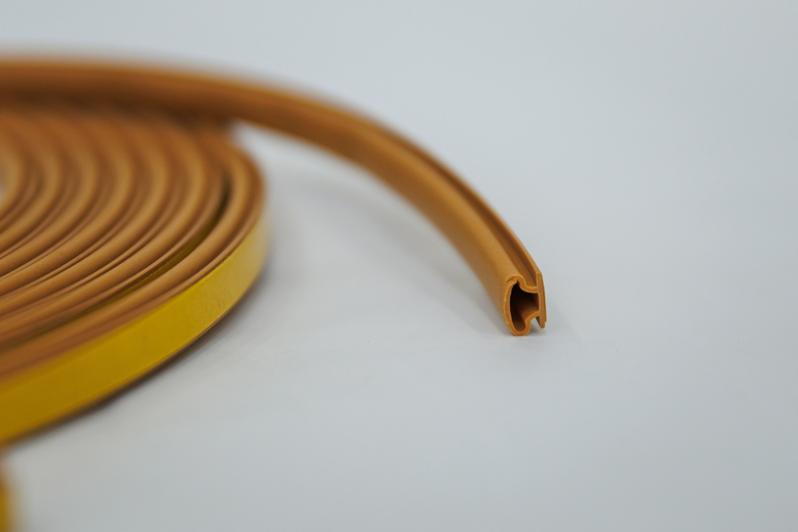 Уплотнители для металлических и деревянных дверей. Производство уплотнителей