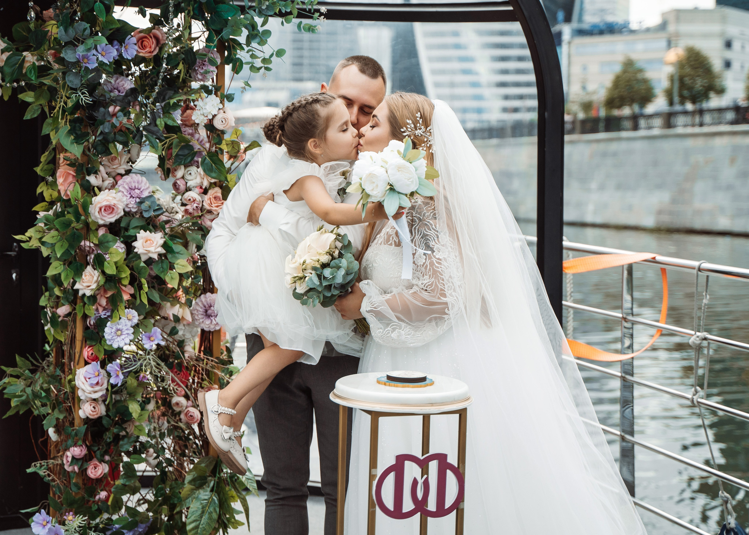 Елена и Александр. Регистрация и прогулка. Фотограф и видеограф в Москве и Московской области Мария Вишня