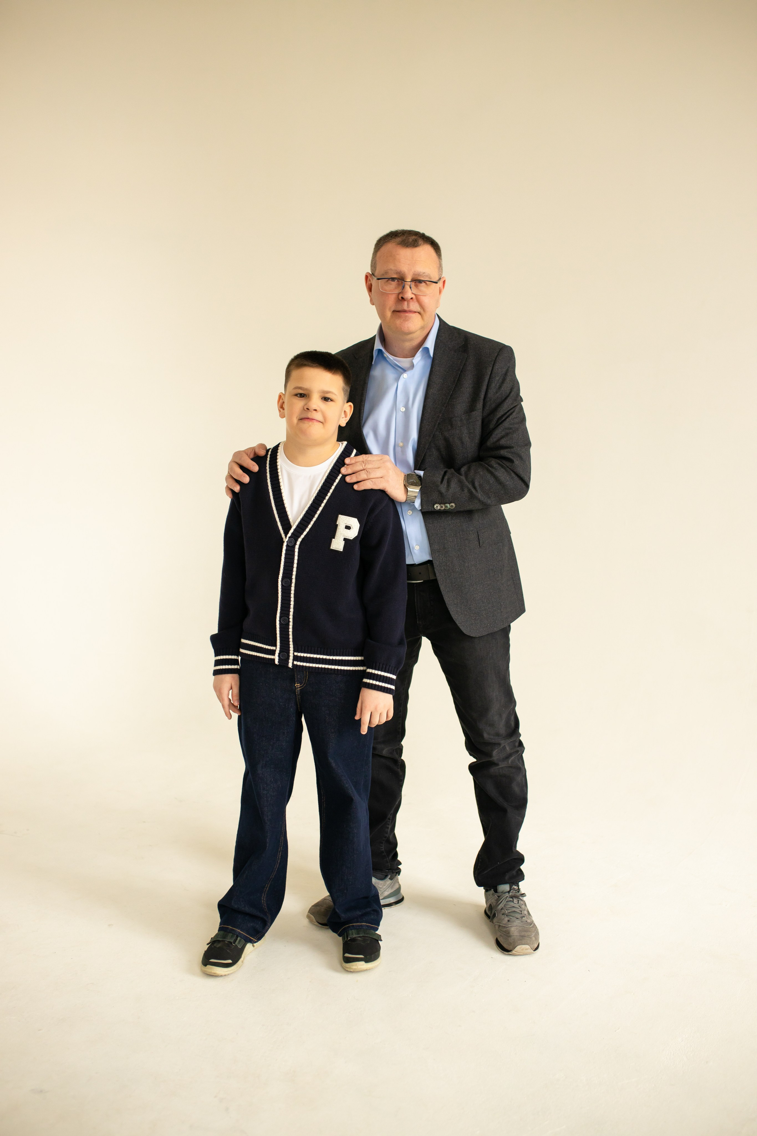 Семейная фотосессия на циклораме с естественным светом. Фотограф в Железнодорожном и Балашихе