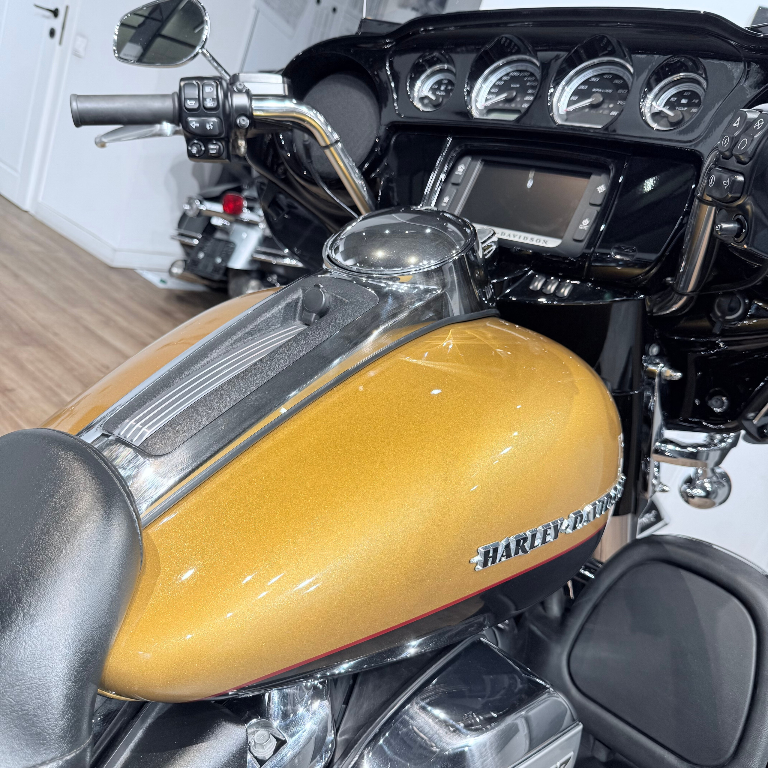 2017 Elеctra Glide Ultra Limited 107 Вlасk Hills Gold. Hello Davidson, Москва. Только хорошие мотоциклы…