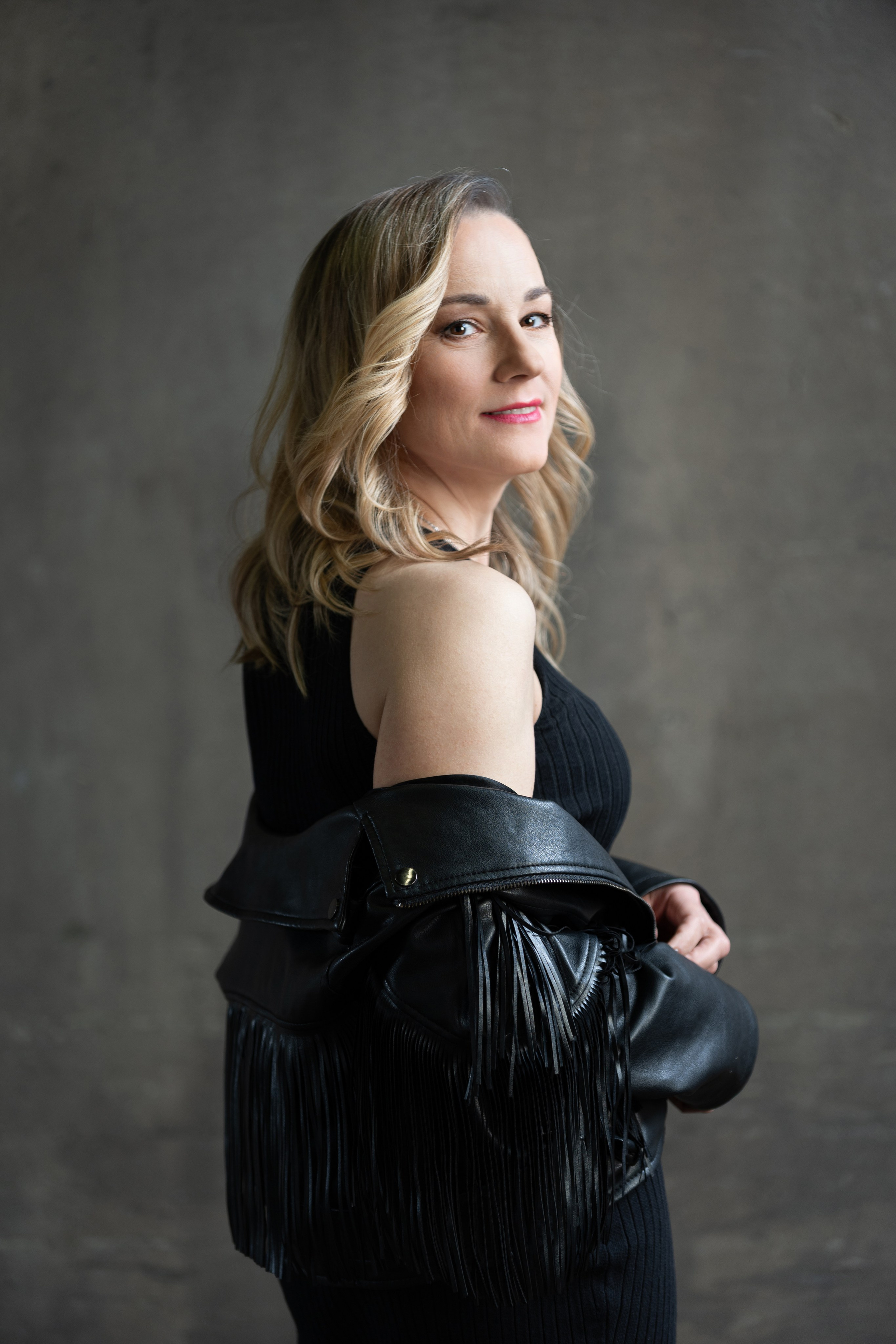 Фотодни «В ЧЁРНОМ» в рамках проекта «В ГЛЯНЕЦ!». Портретный фотограф в Москве Артем Венглинский