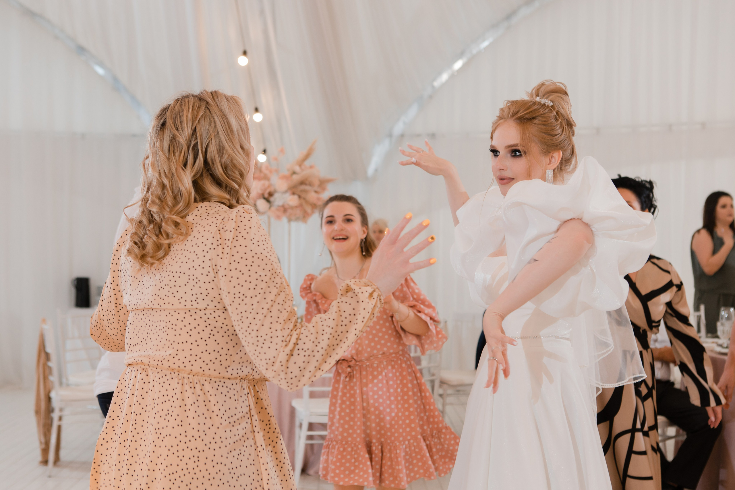 Павел и Ангелина. Видеосъемка и фотосъемка свадеб. Фотограф и оператор на свадьбу. Видеосъемка подкастов, собственная видео-фотостудии. Предметная фотосъемка