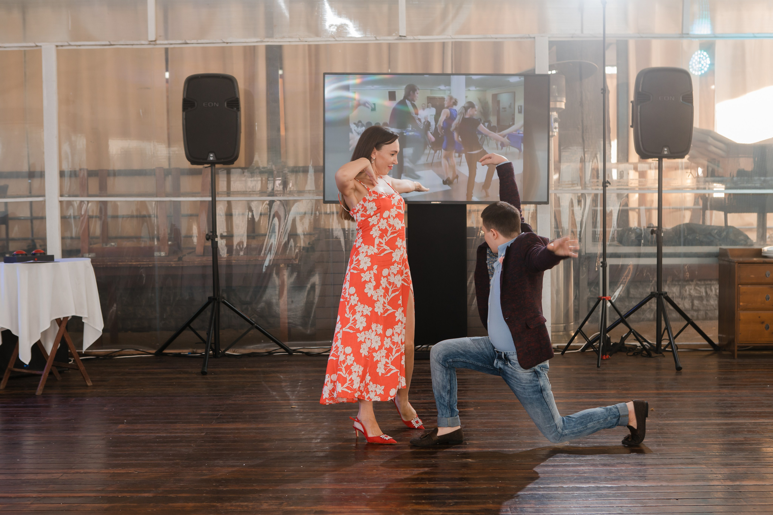 Свадебная фотосъемка Евгения и Натальи. Свадебные фотографии. Видеосъемка и фотосъемка свадеб. Фотограф и оператор на свадьбу. Видеосъемка подкастов, собственная видео-фотостудии. Предметная фотосъемка