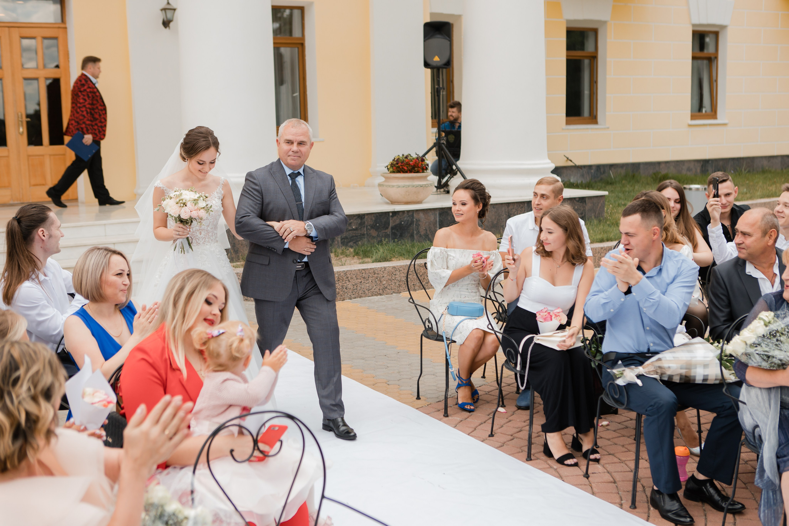 Свадебная фотосъемка Михаила и Ольги. День нашей свадьбы. Видеосъемка и фотосъемка свадеб. Фотограф и оператор на свадьбу. Видеосъемка подкастов, собственная видео-фотостудии. Предметная фотосъемка