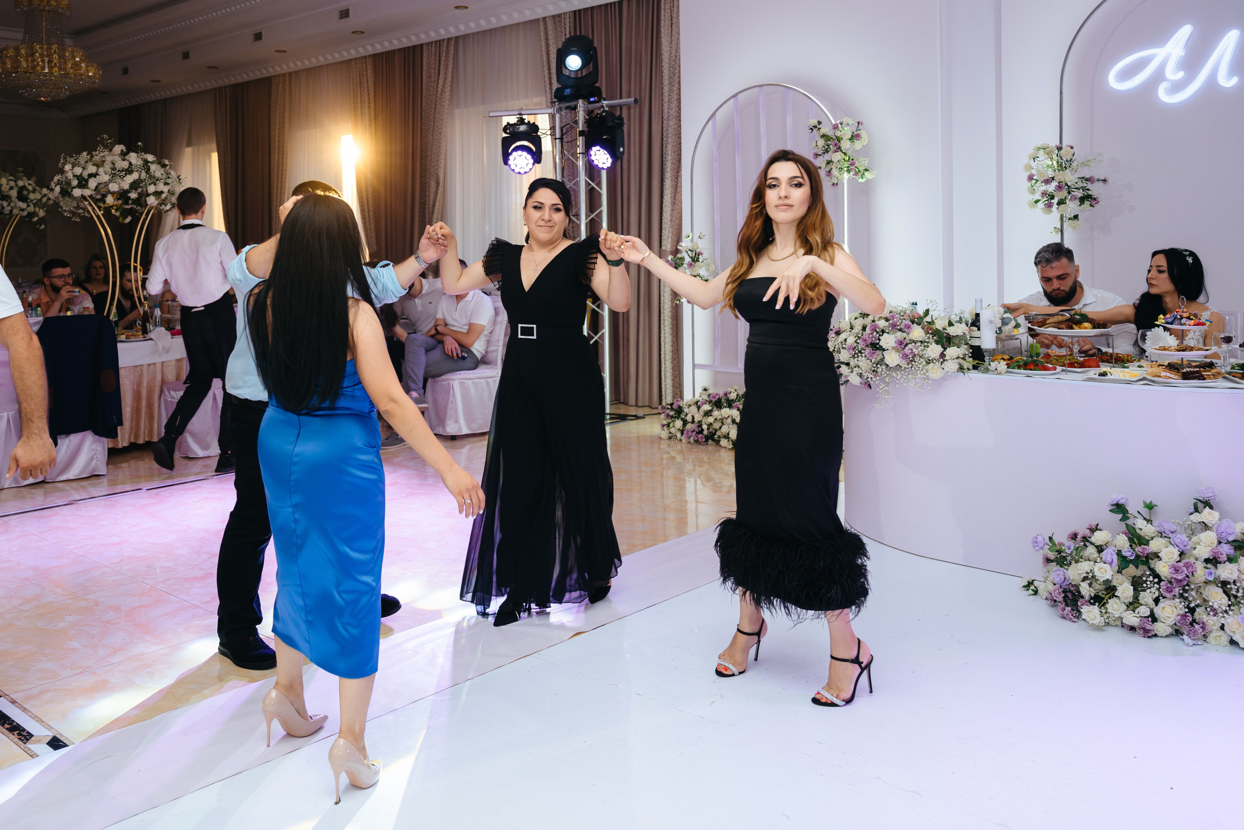 Артем и Лусине. Свадебный фотограф Красноярск Вязьминова Мария