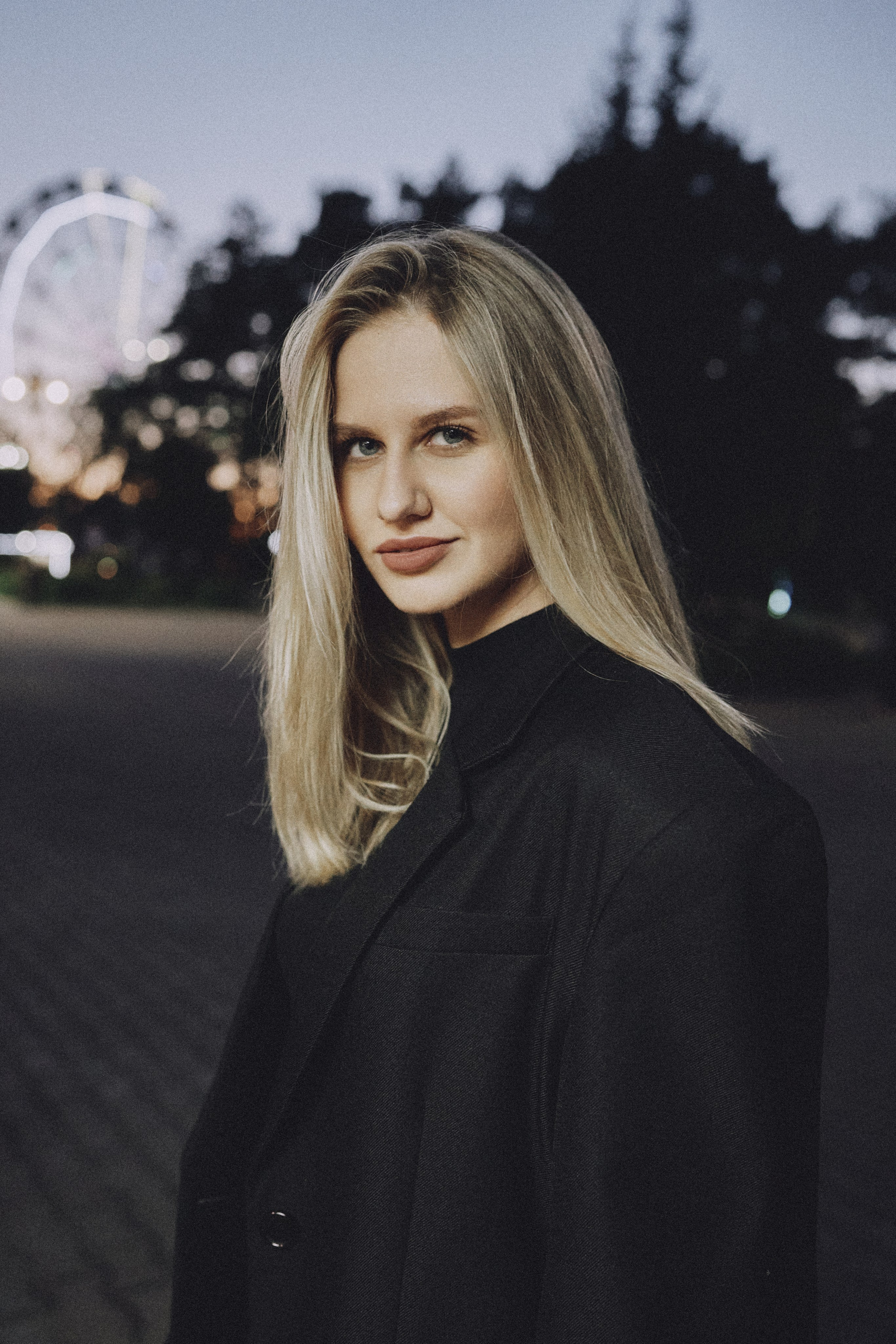 Женский портрет в городе — стиль и динамика уличной съёмки. Фотограф в Хабаровске Дмитрий Лемешков