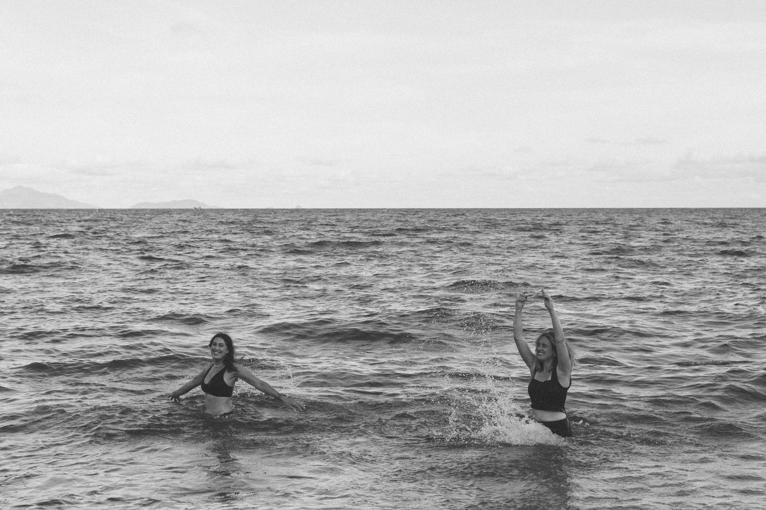 Allie and Morgan. Film Photographer in Da Nang, Vietnam — Tanya Parfenteva