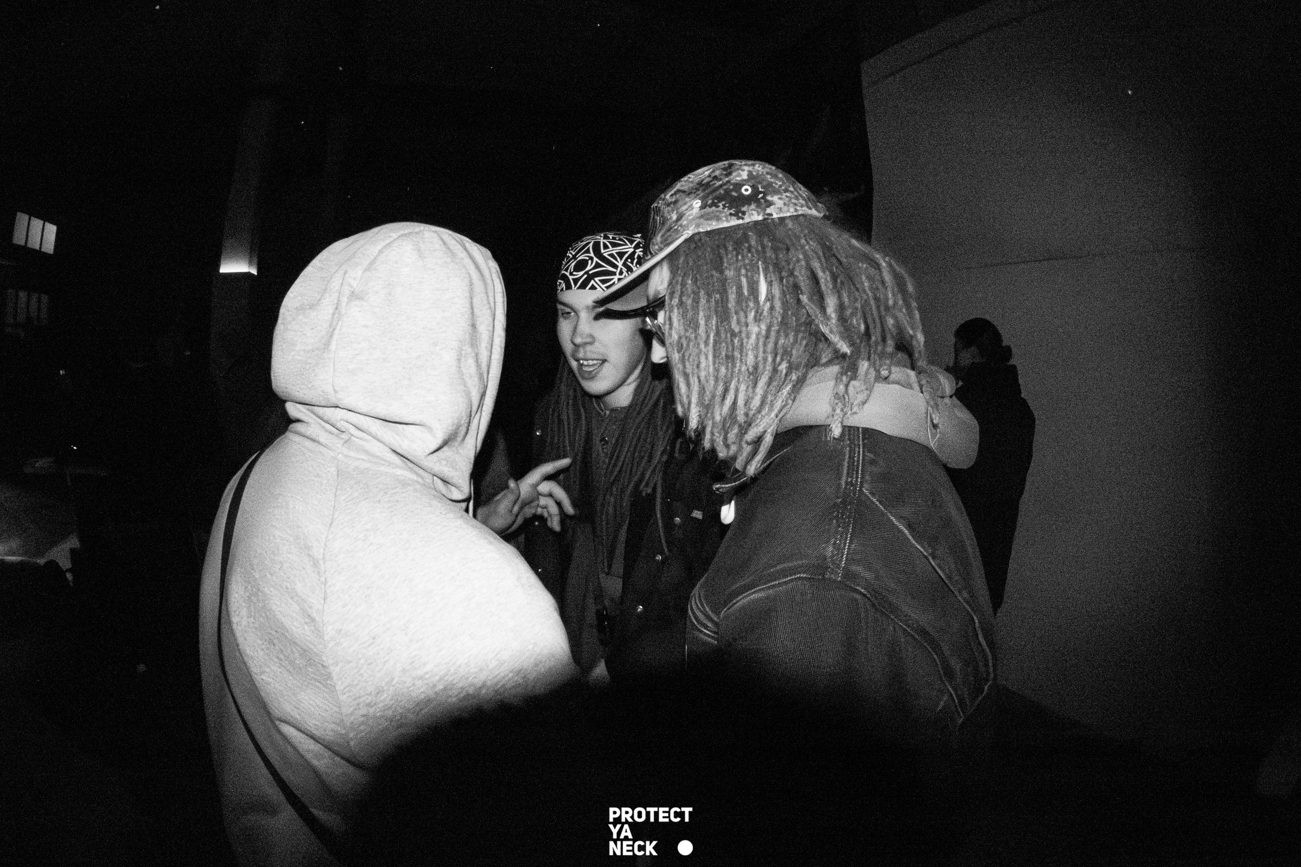 PROTECT YA NECK 22/03 (@youlovebu). Соня бу тебя сфоткала