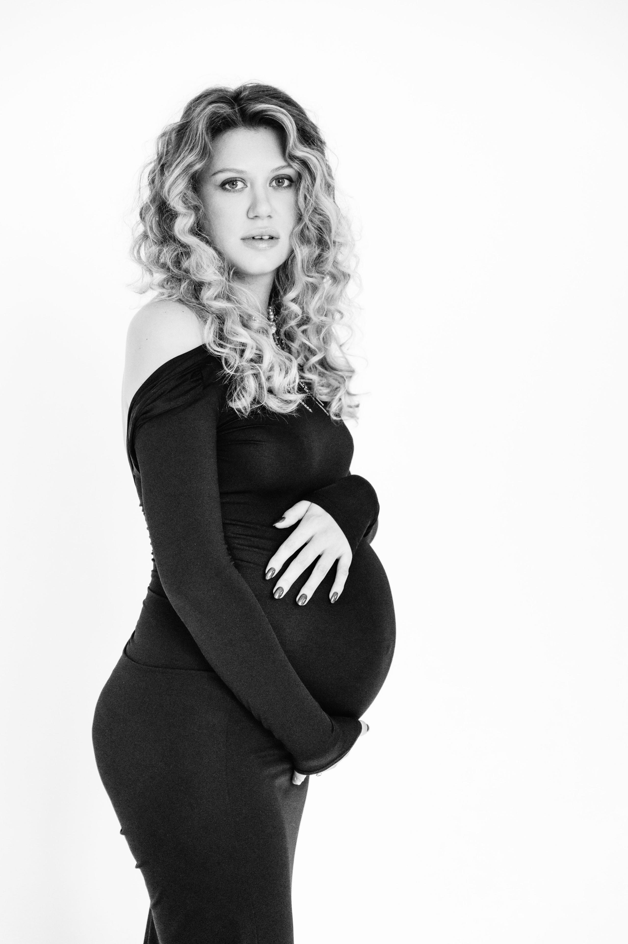 Профессиональный семейный и беременный фотограф в Санкт-Петербурге — Маргарита Иванова. Индивидуальные фотосессии под ключ: от образа до гот. Профессиональный фотограф беременности в СПБ. Стильные фотосессии беременности в стиле минимализм и классическая фотография