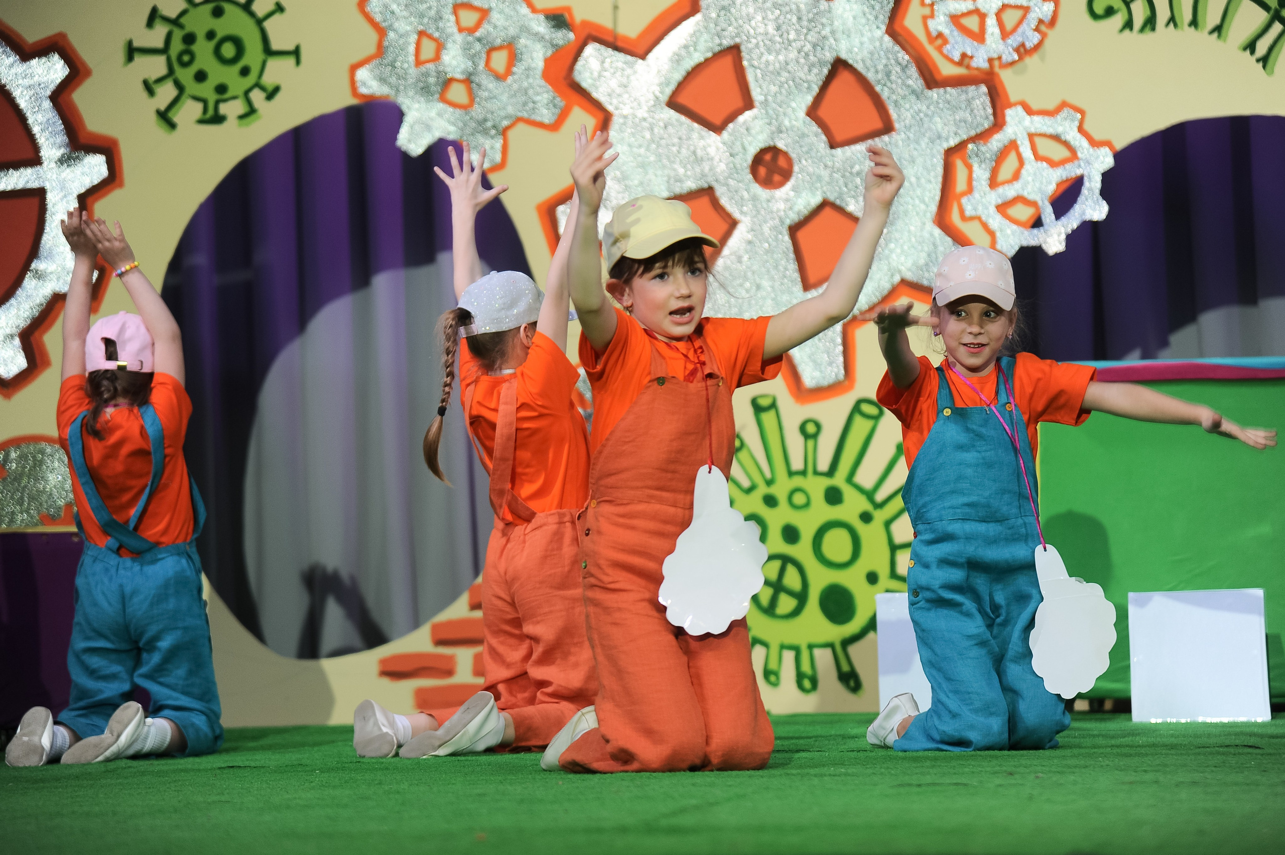 Выпускной 2025, детский центр «Самовар». Фотограф Олег Юршевич Солигорск Минск