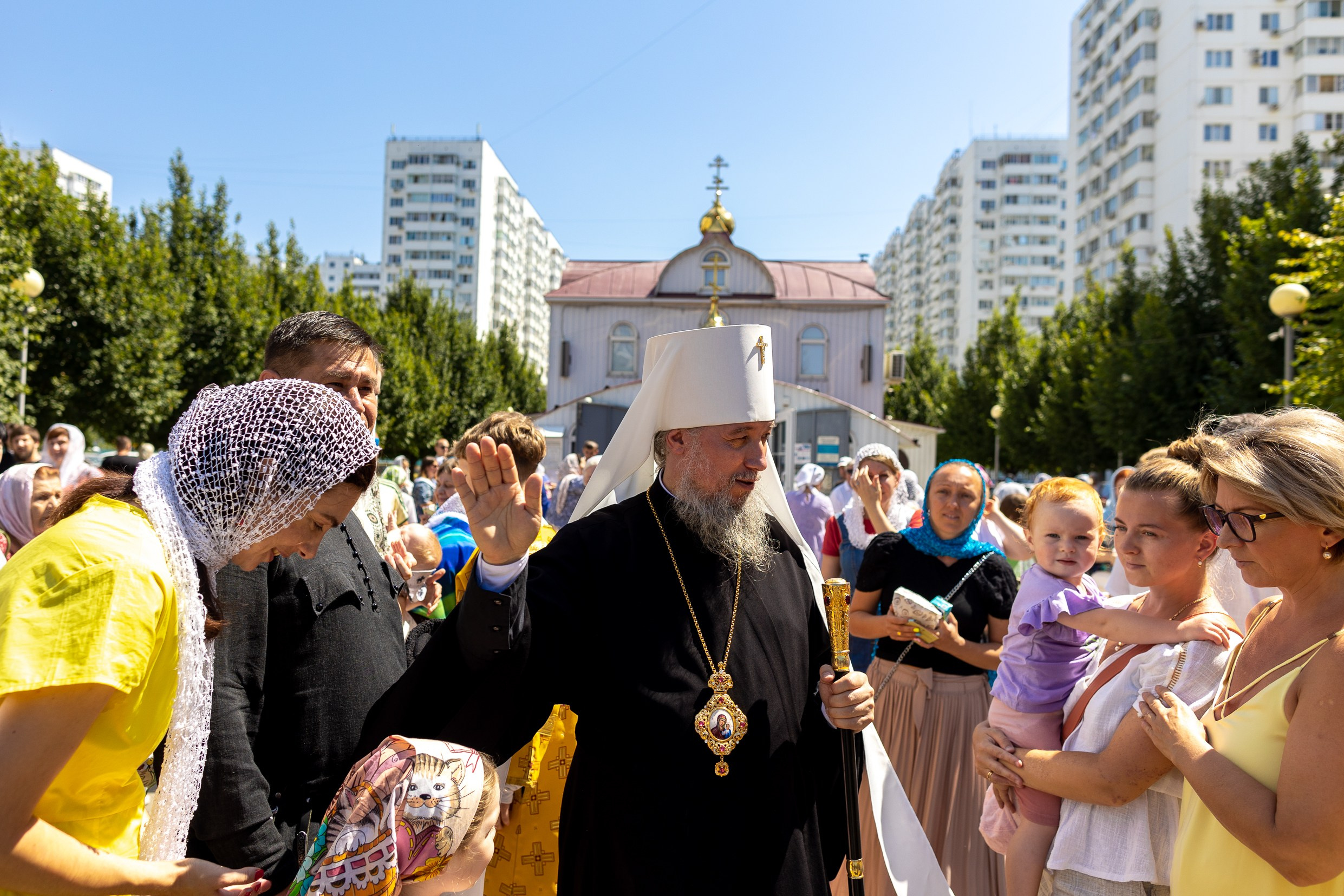 Митрополит Василий. 10 лет Храму Святителя Спиридона Тримифунтского. Фото и видеосъемка любых мероприятий в городе Краснодаре и Краснодарском крае. Щеколдин Антон