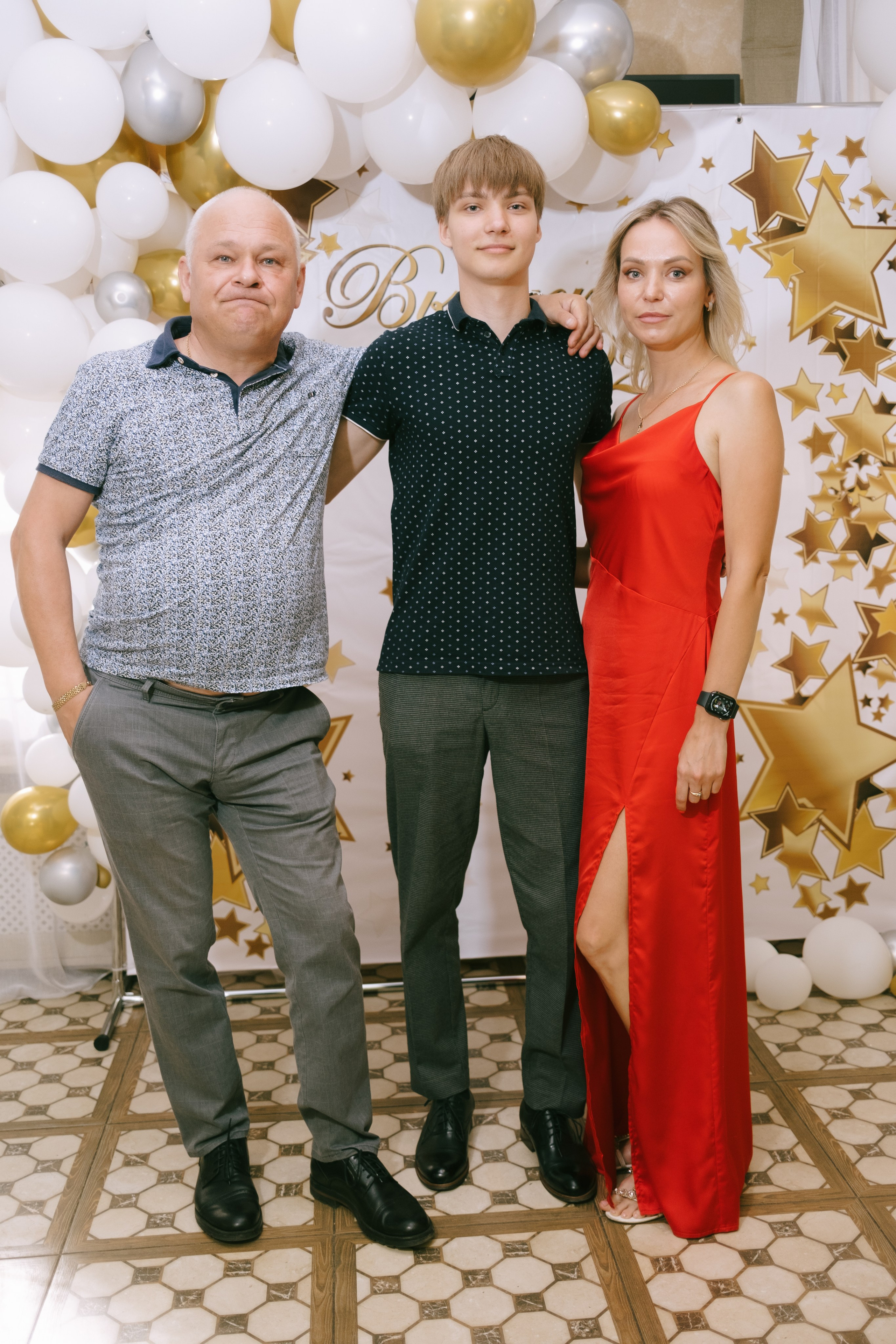 Выпускной школа 33. Свадебный и репортажной фотограф Денис Ожигин в Краснодаре и Краснодарском крае