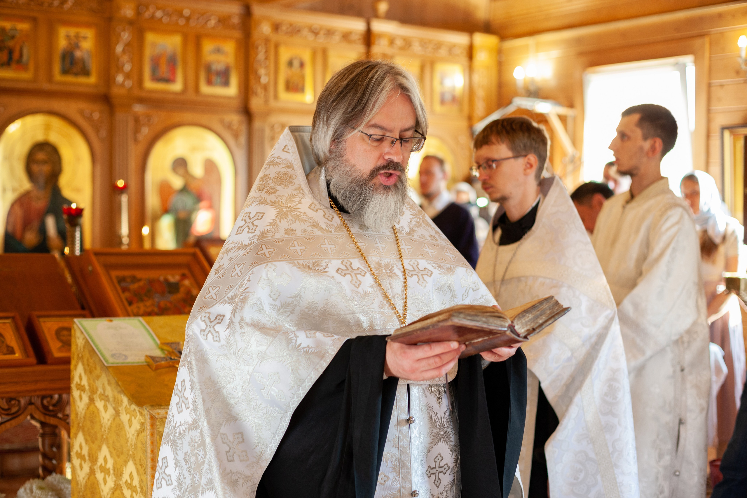 Венчание, стиль «Agfa CT Precisa 100». Фотограф на крещение/венчание