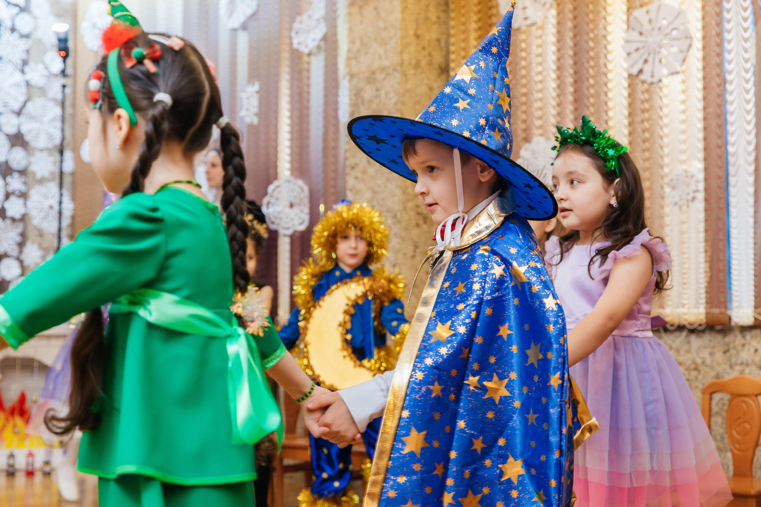 Детский сад № 93 — Утренник (27.12.2024). Свадебный и семейный фотограф Крамар Наталья